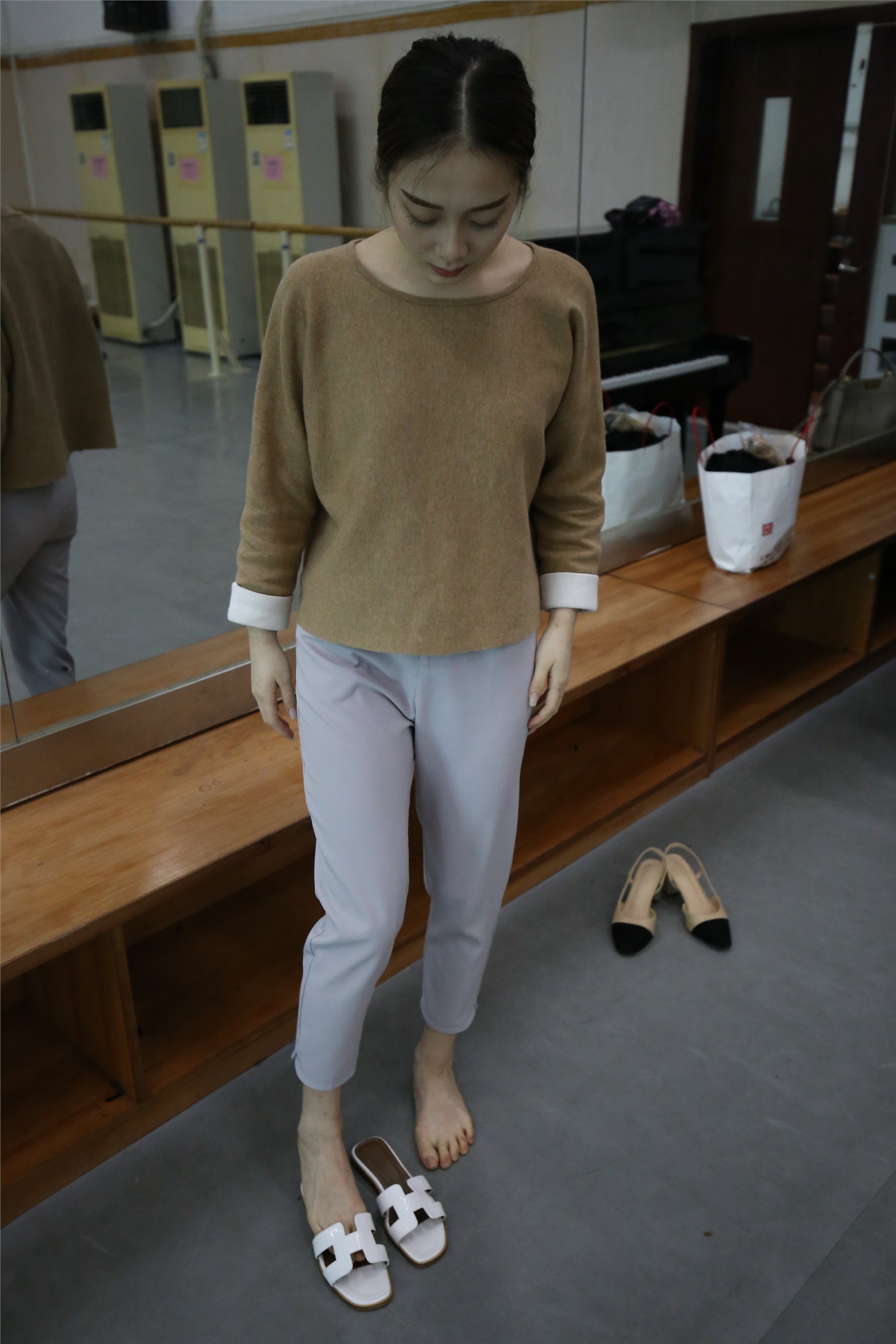 大西瓜美女图片 Z1 休闲裤少女180p