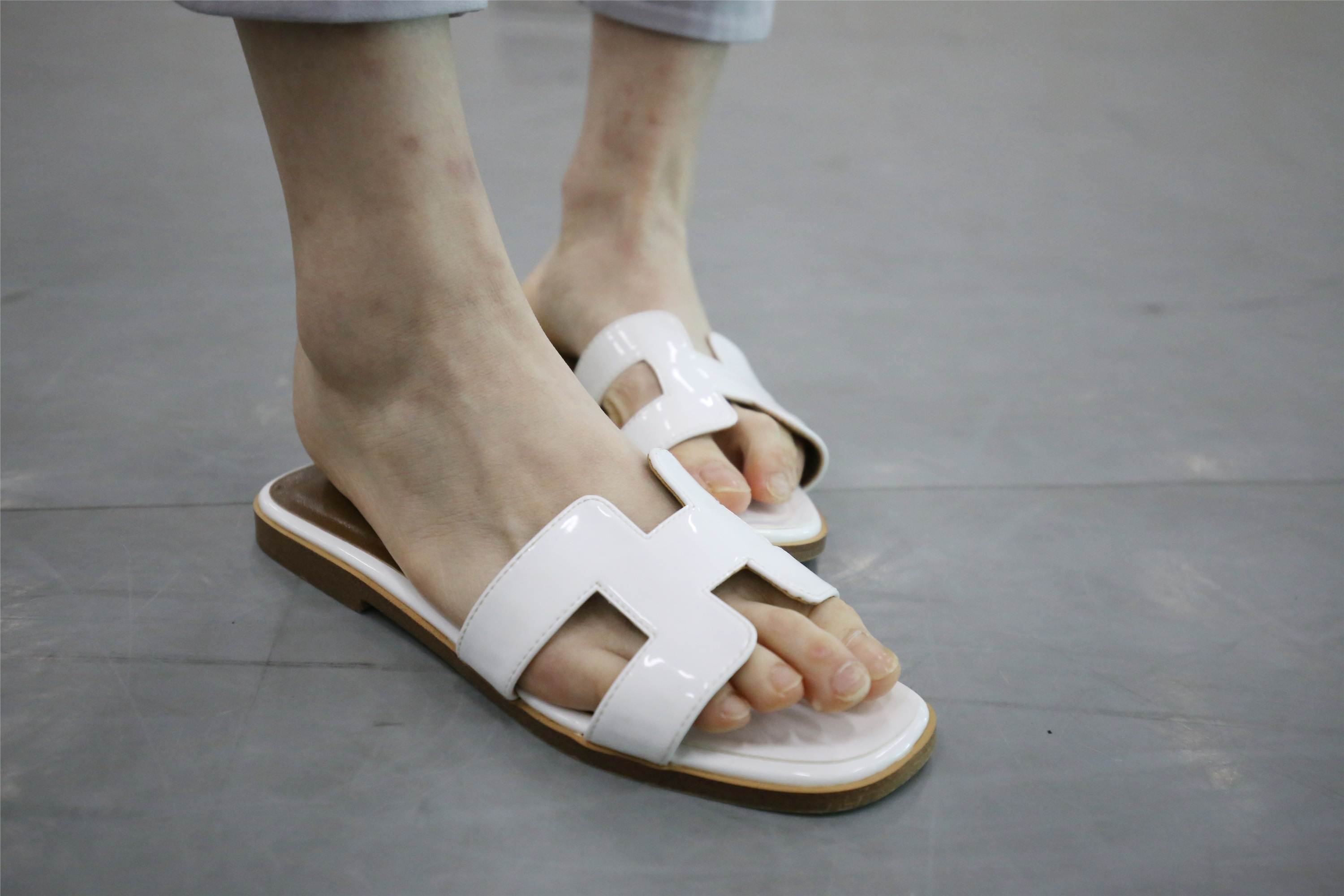 大西瓜美女图片 Z1 休闲裤少女180p