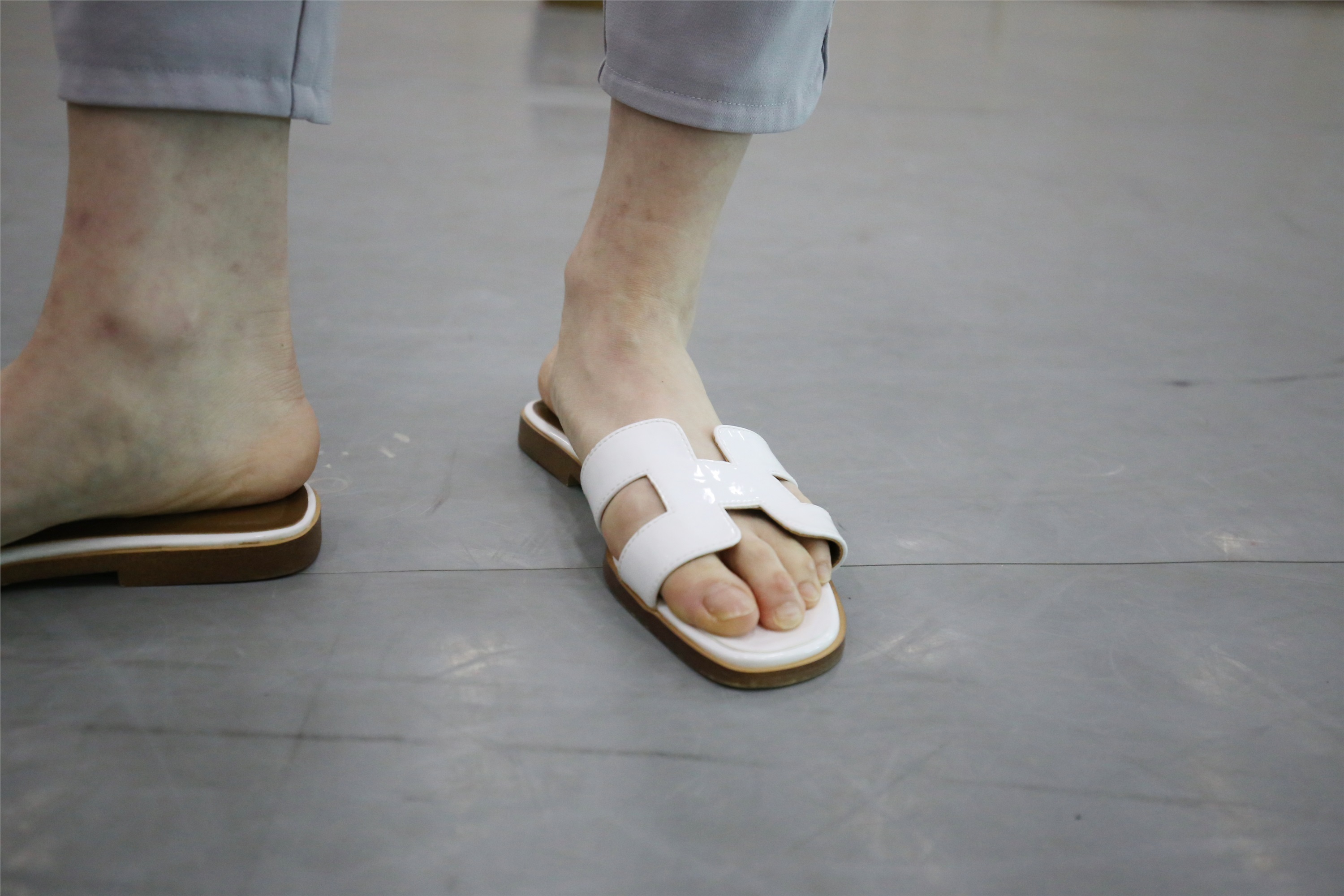 大西瓜美女图片 Z1 休闲裤少女180p