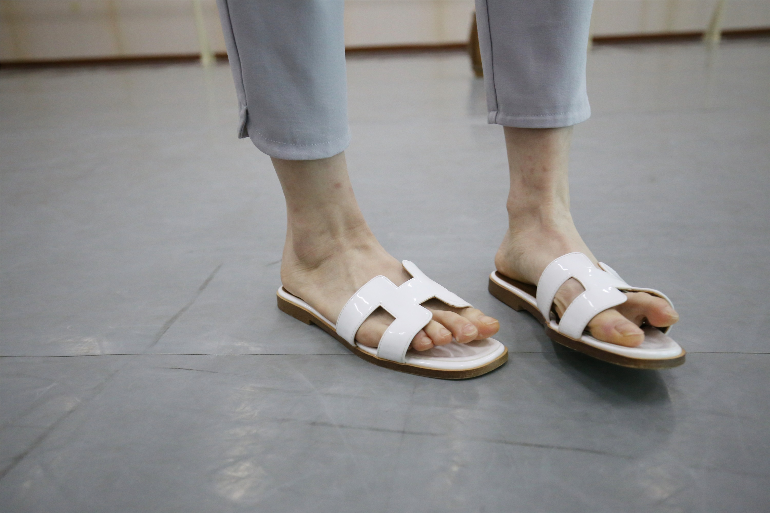 大西瓜美女图片 Z1 休闲裤少女180p