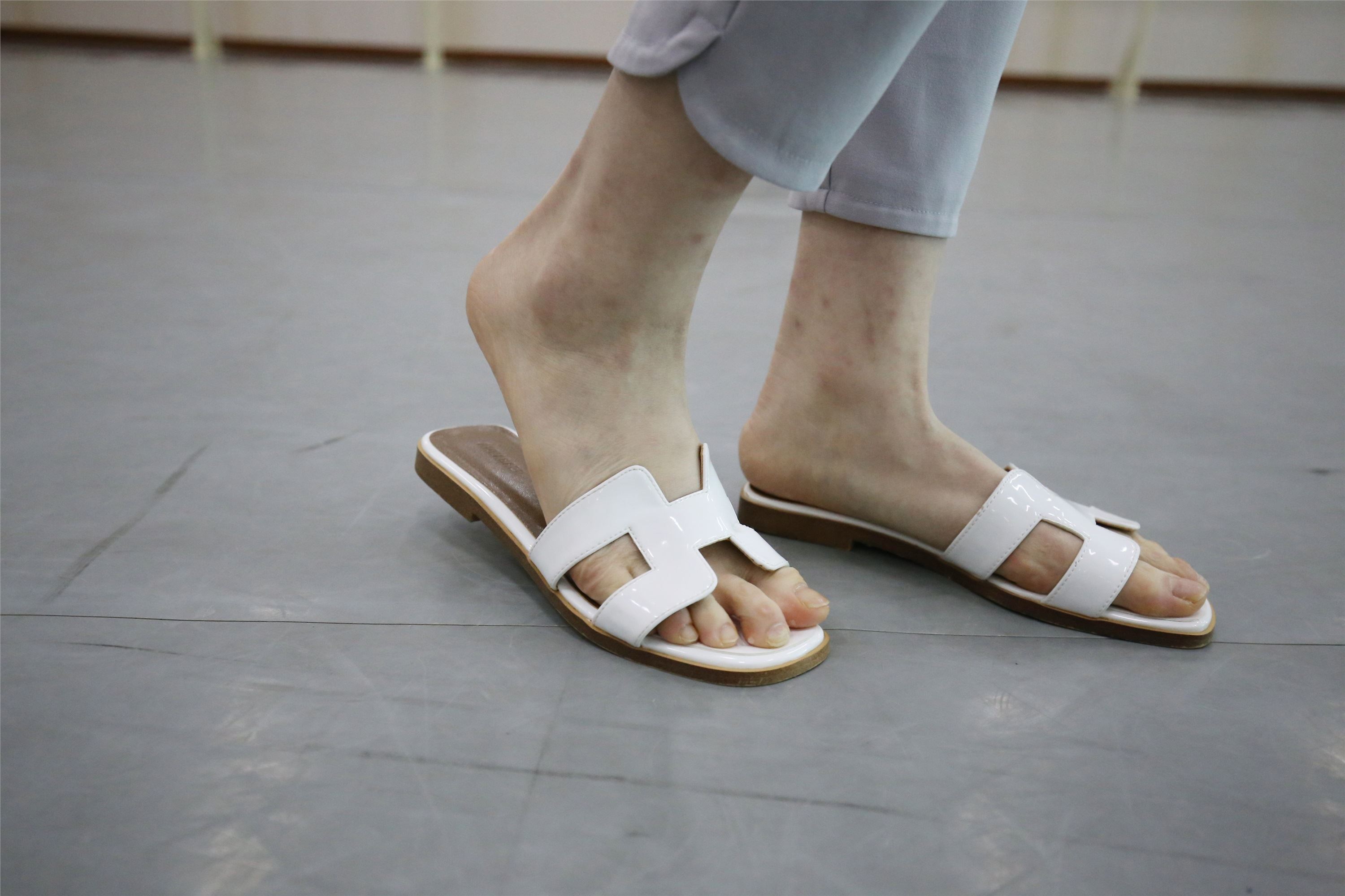 大西瓜美女图片 Z1 休闲裤少女180p