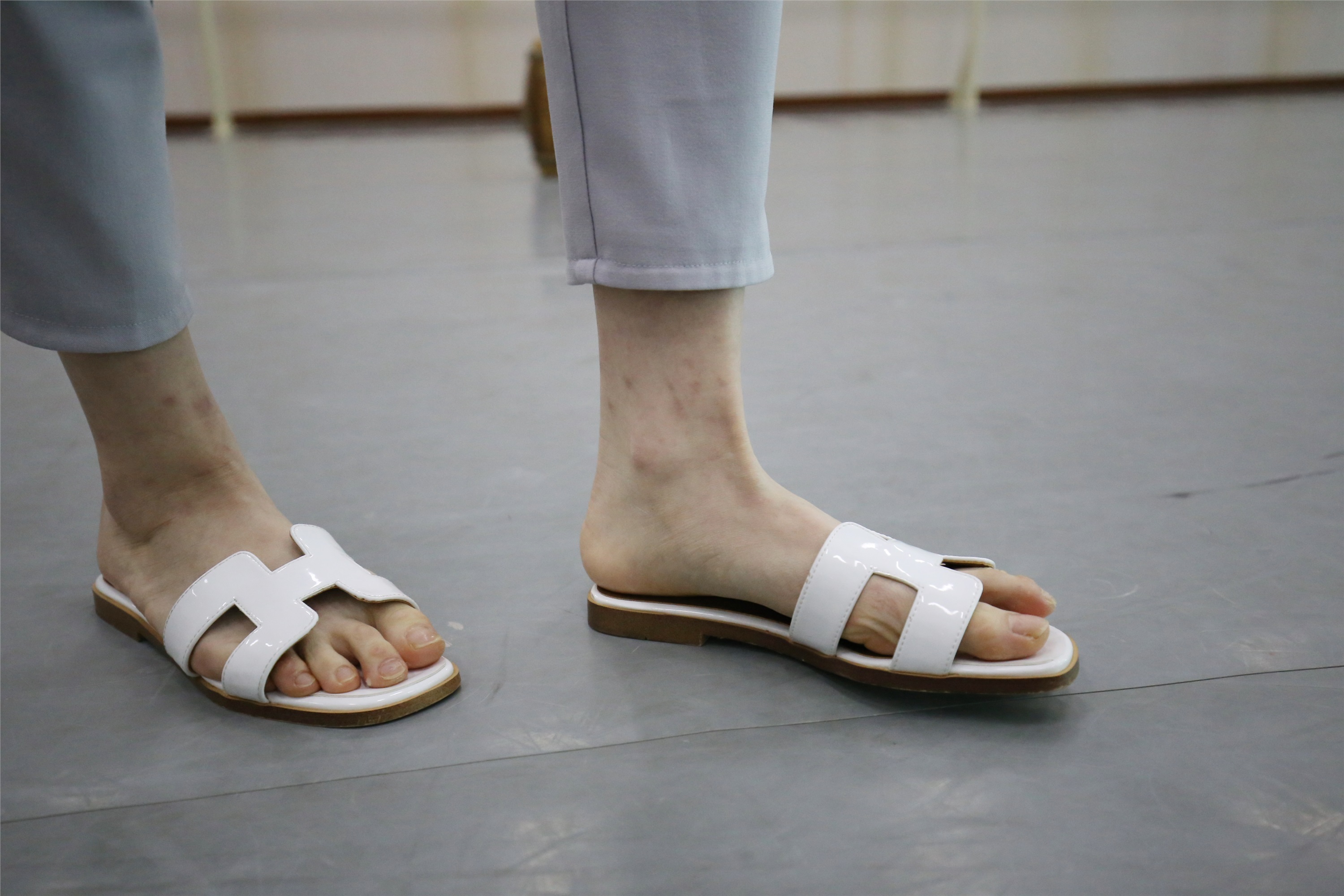 大西瓜美女图片 Z1 休闲裤少女180p