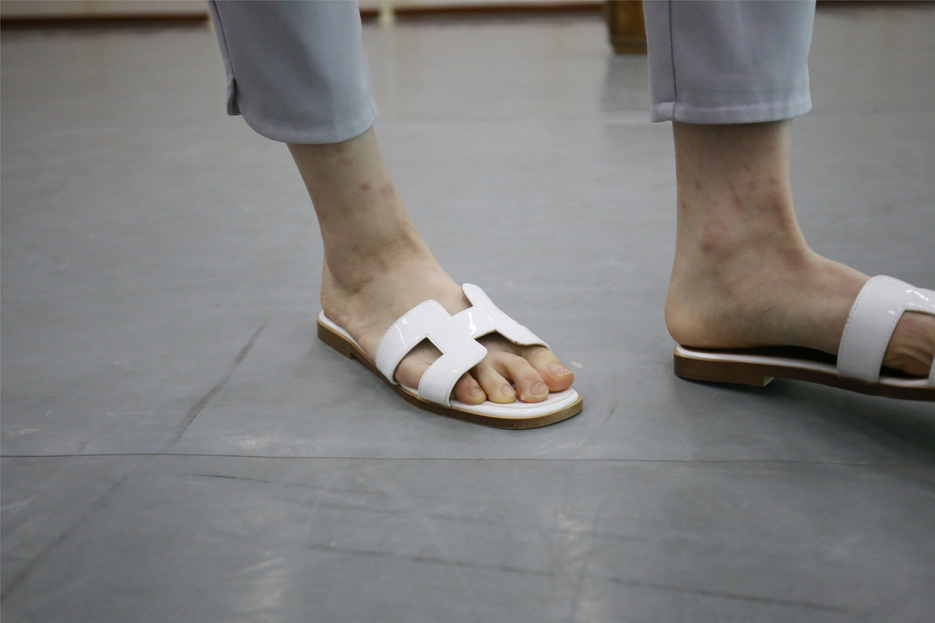 大西瓜美女图片 Z1 休闲裤少女180p