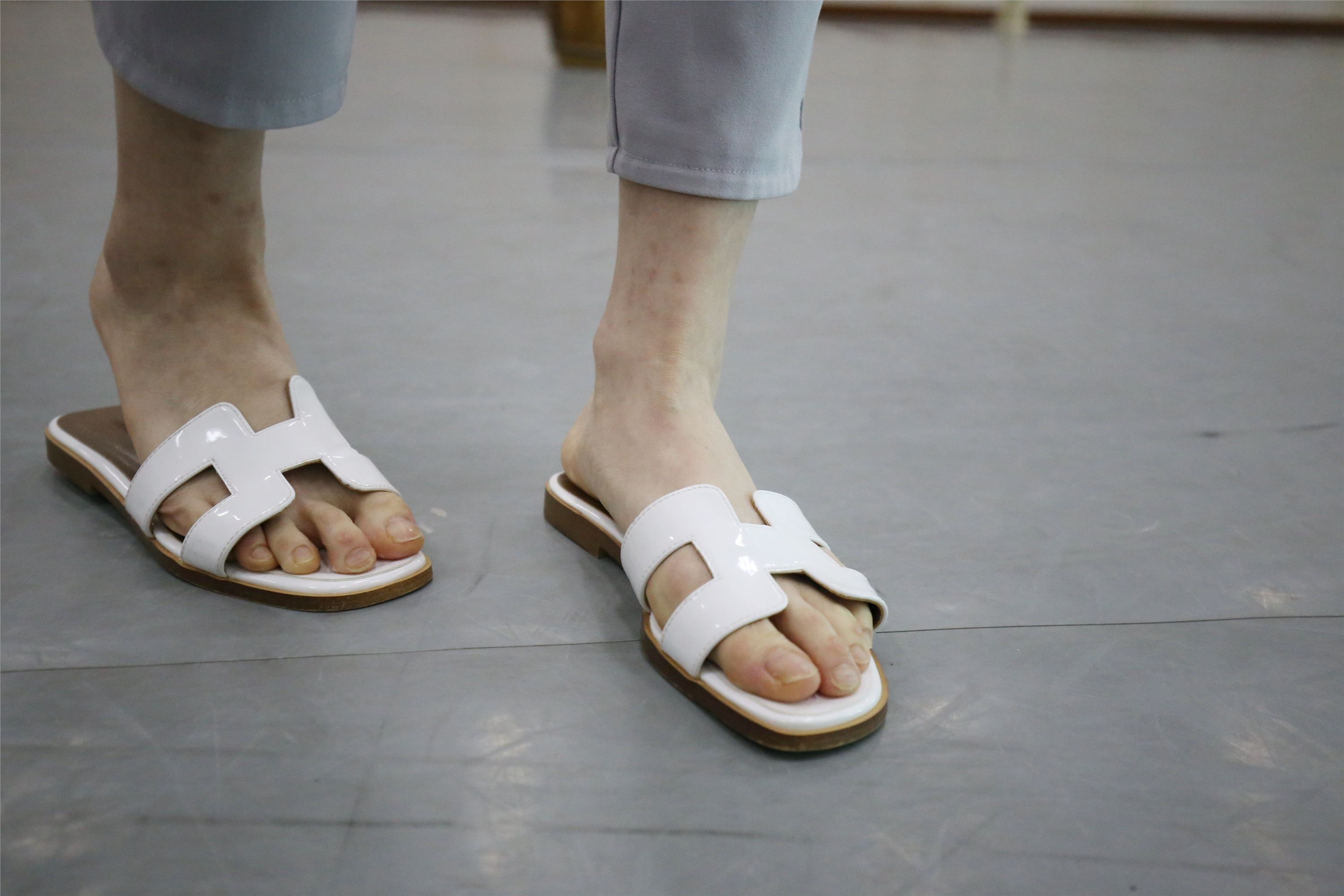 大西瓜美女图片 Z1 休闲裤少女180p