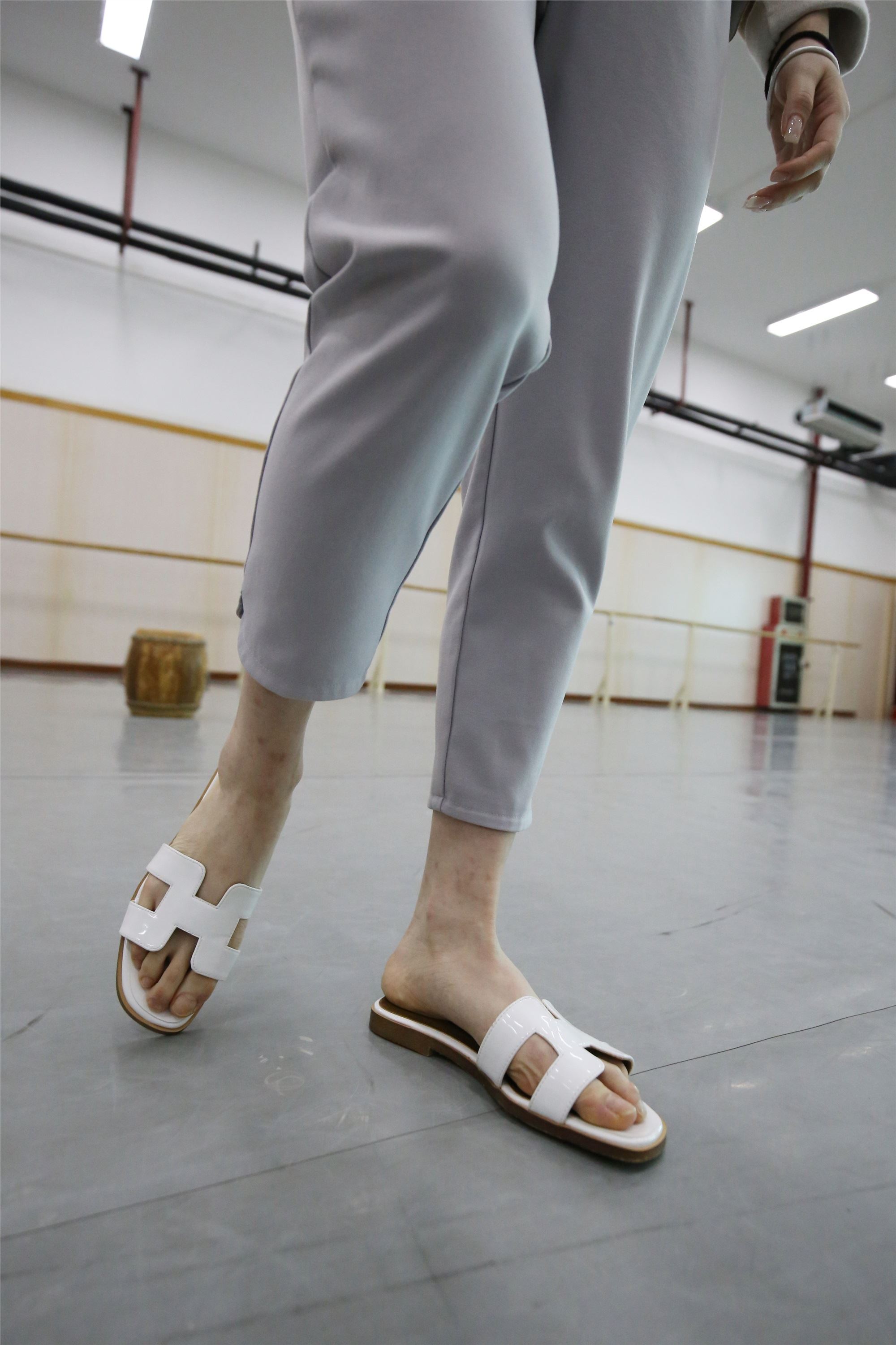 大西瓜美女图片 Z1 休闲裤少女180p