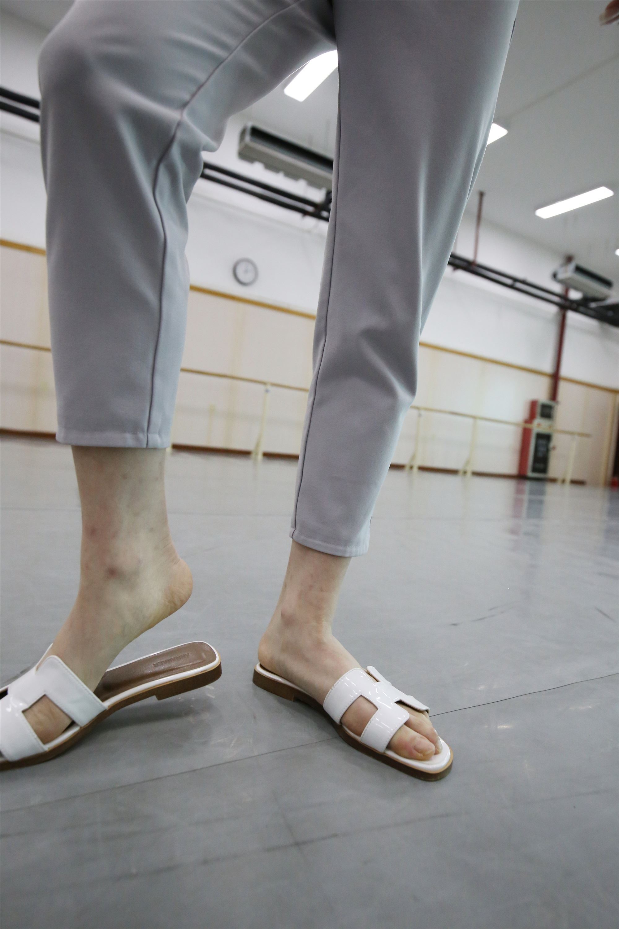 大西瓜美女图片 Z1 休闲裤少女180p