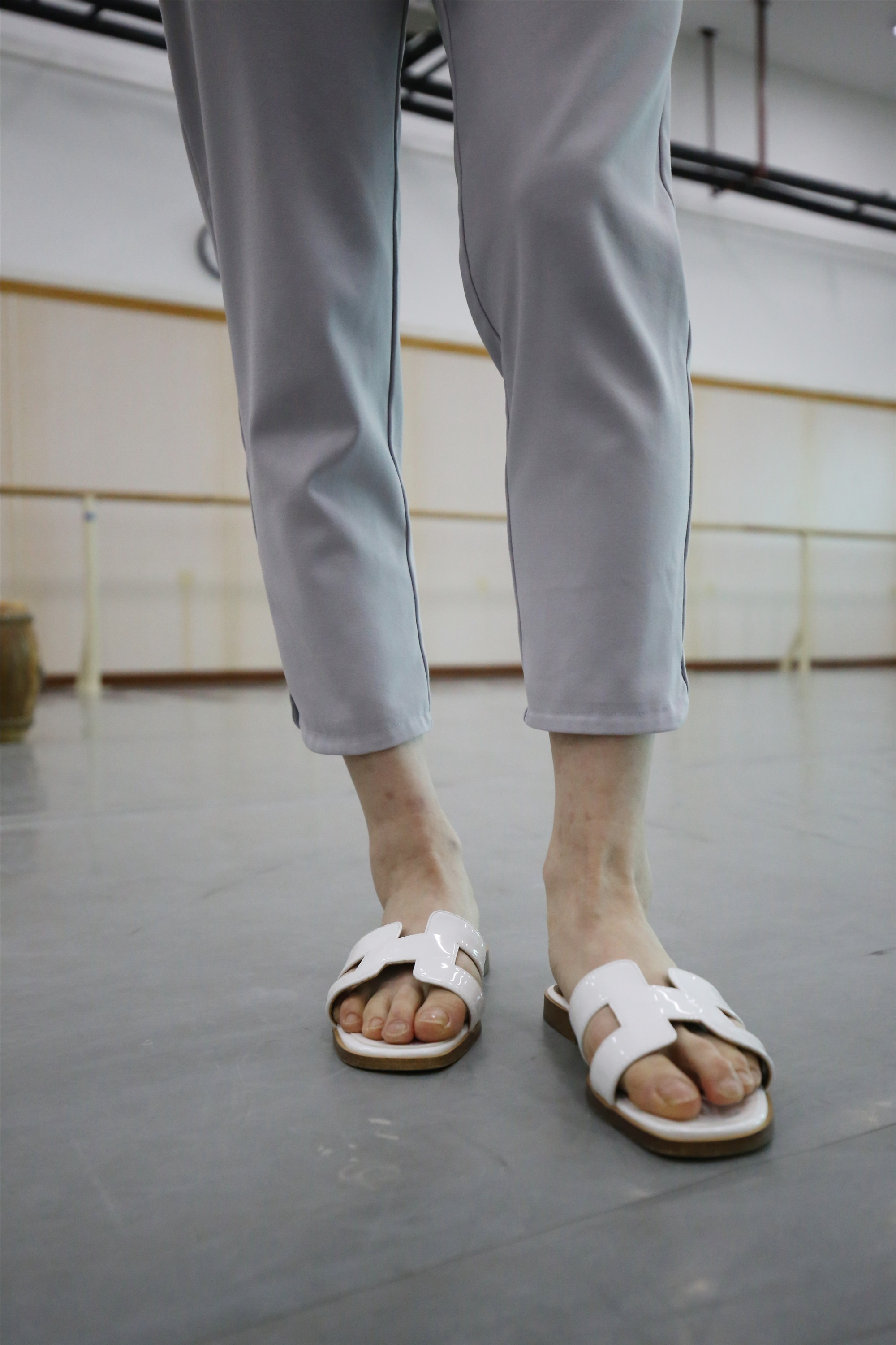 大西瓜美女图片 Z1 休闲裤少女180p