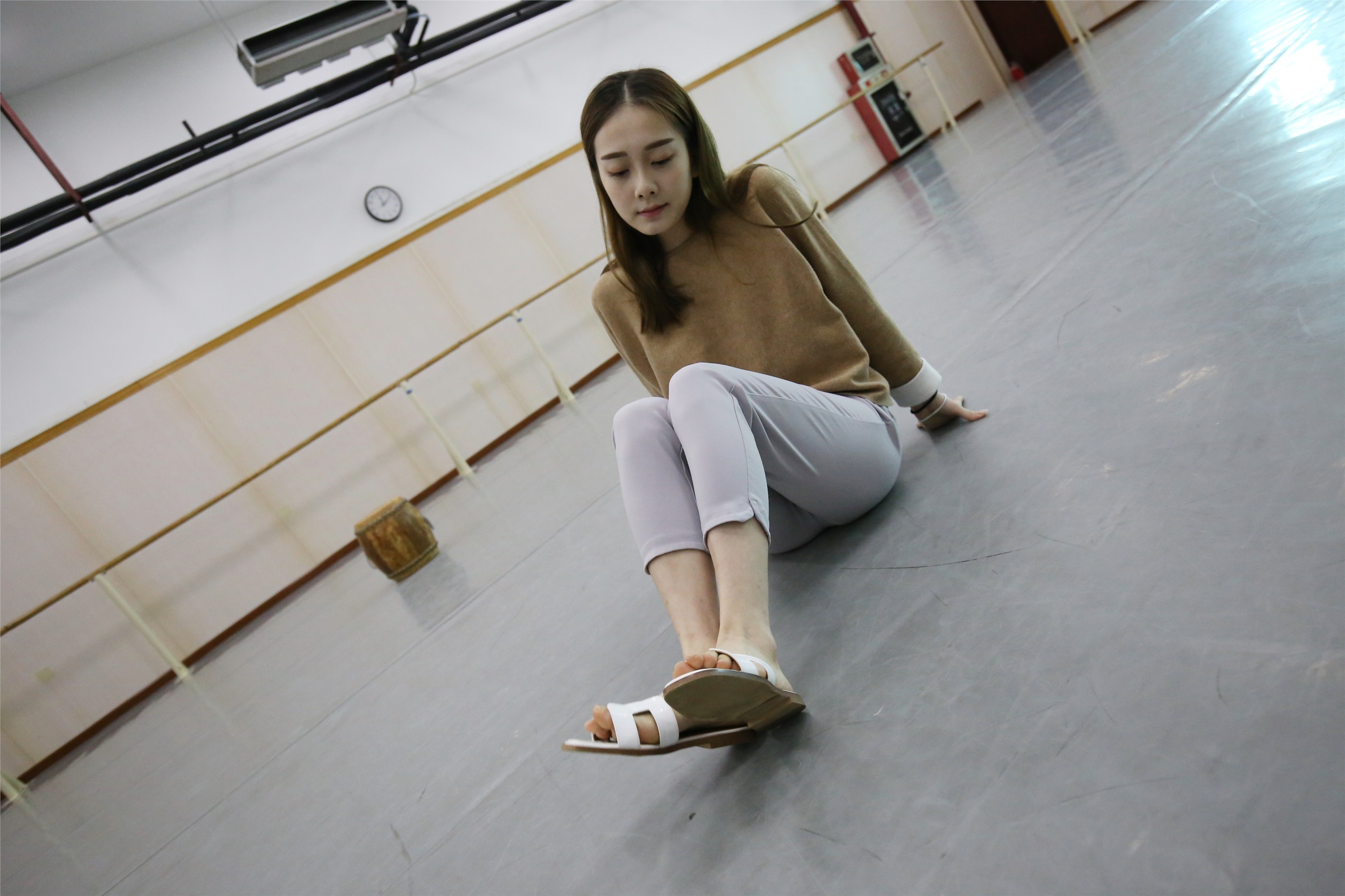 大西瓜美女图片 Z1 休闲裤少女180p