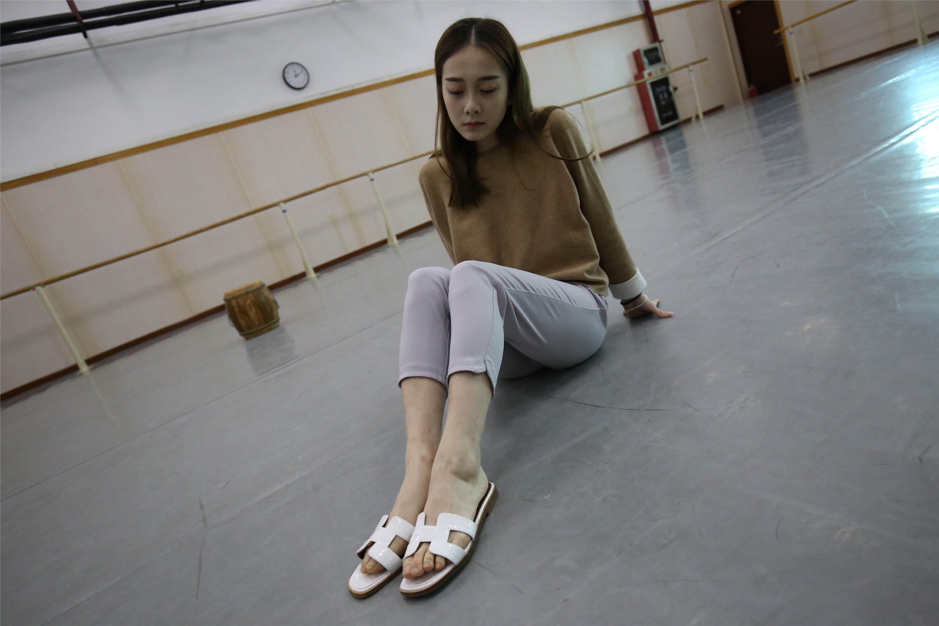 大西瓜美女图片 Z1 休闲裤少女180p