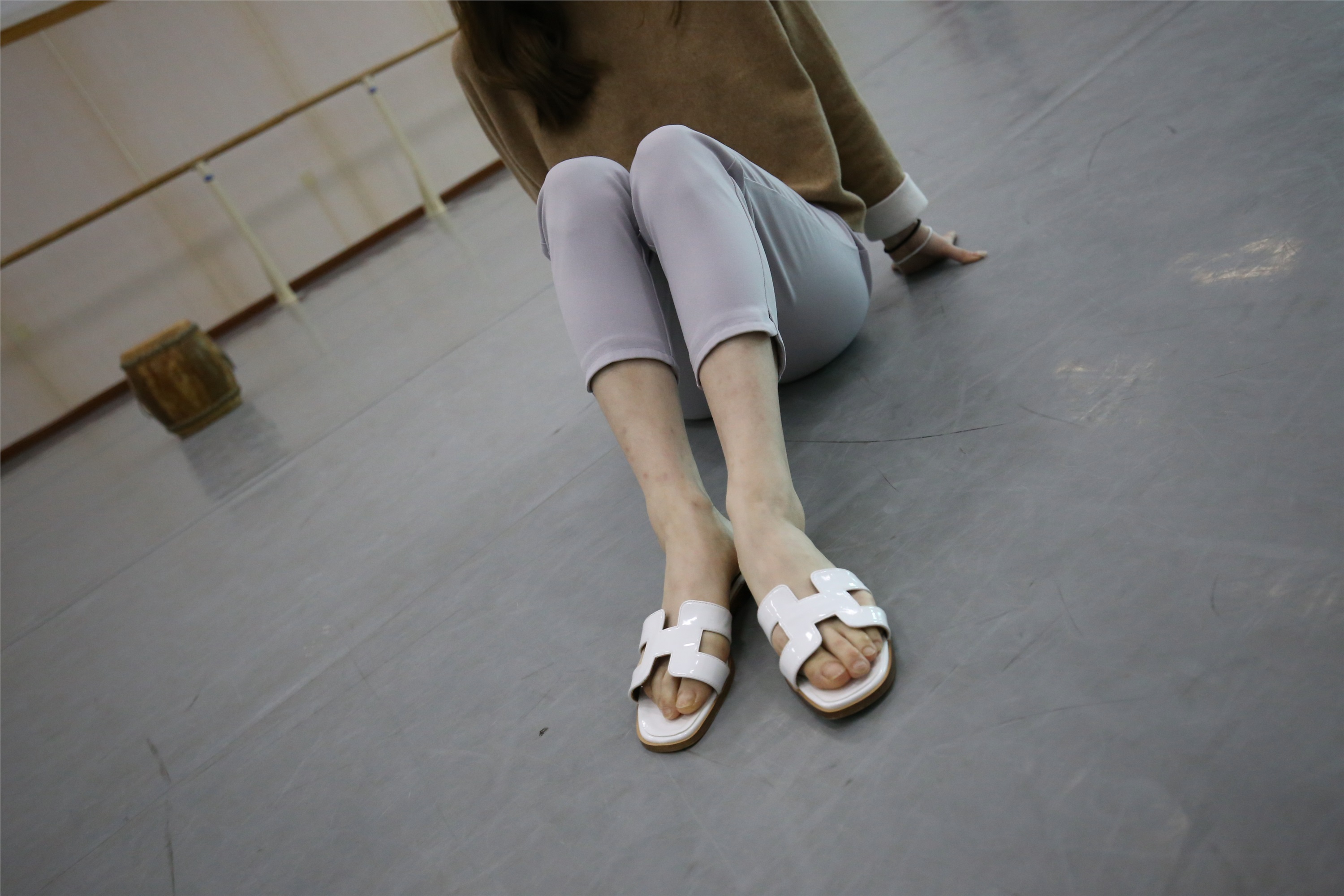 大西瓜美女图片 Z1 休闲裤少女180p