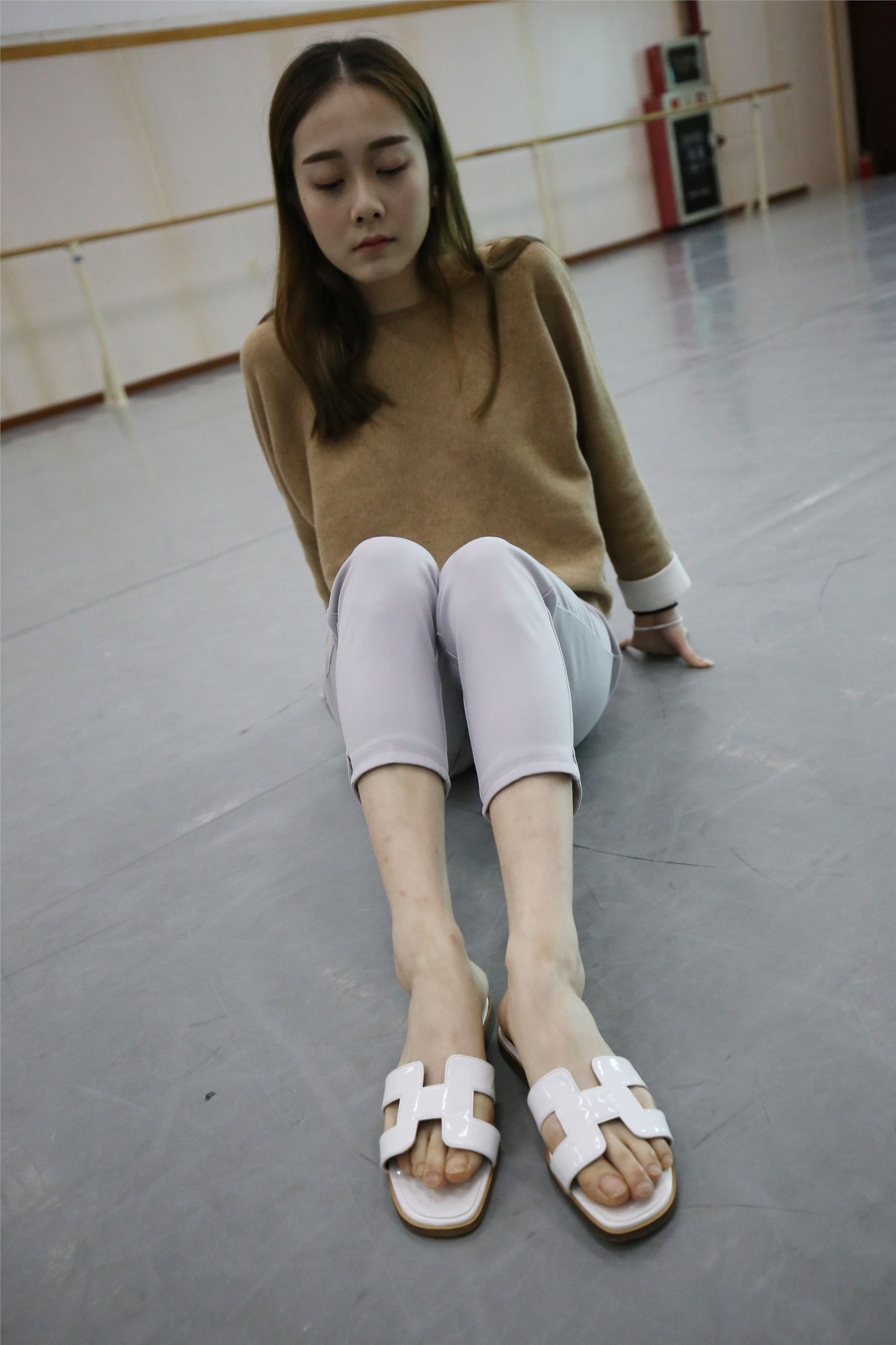 大西瓜美女图片 Z1 休闲裤少女180p