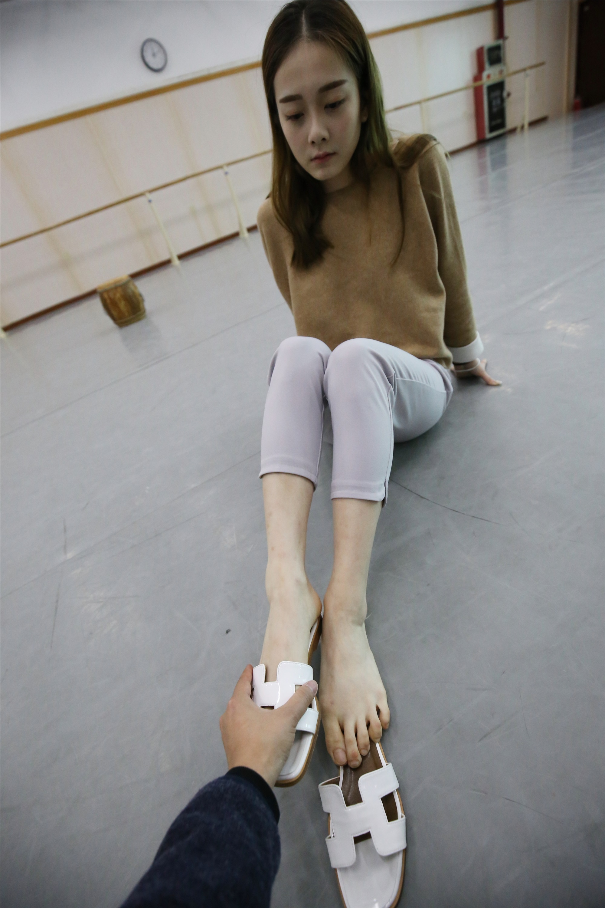 大西瓜美女图片 Z1 休闲裤少女180p