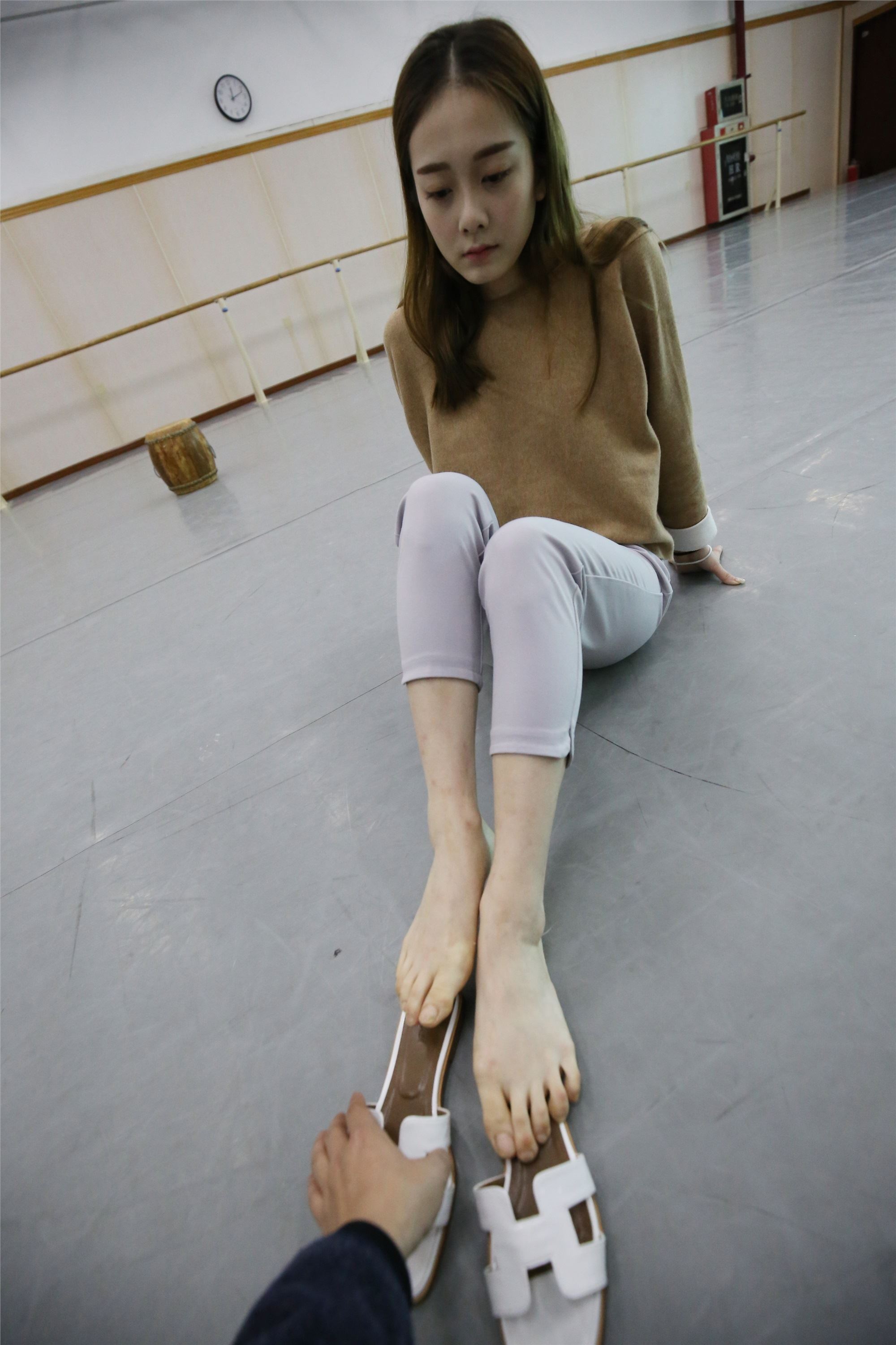 大西瓜美女图片 Z1 休闲裤少女180p