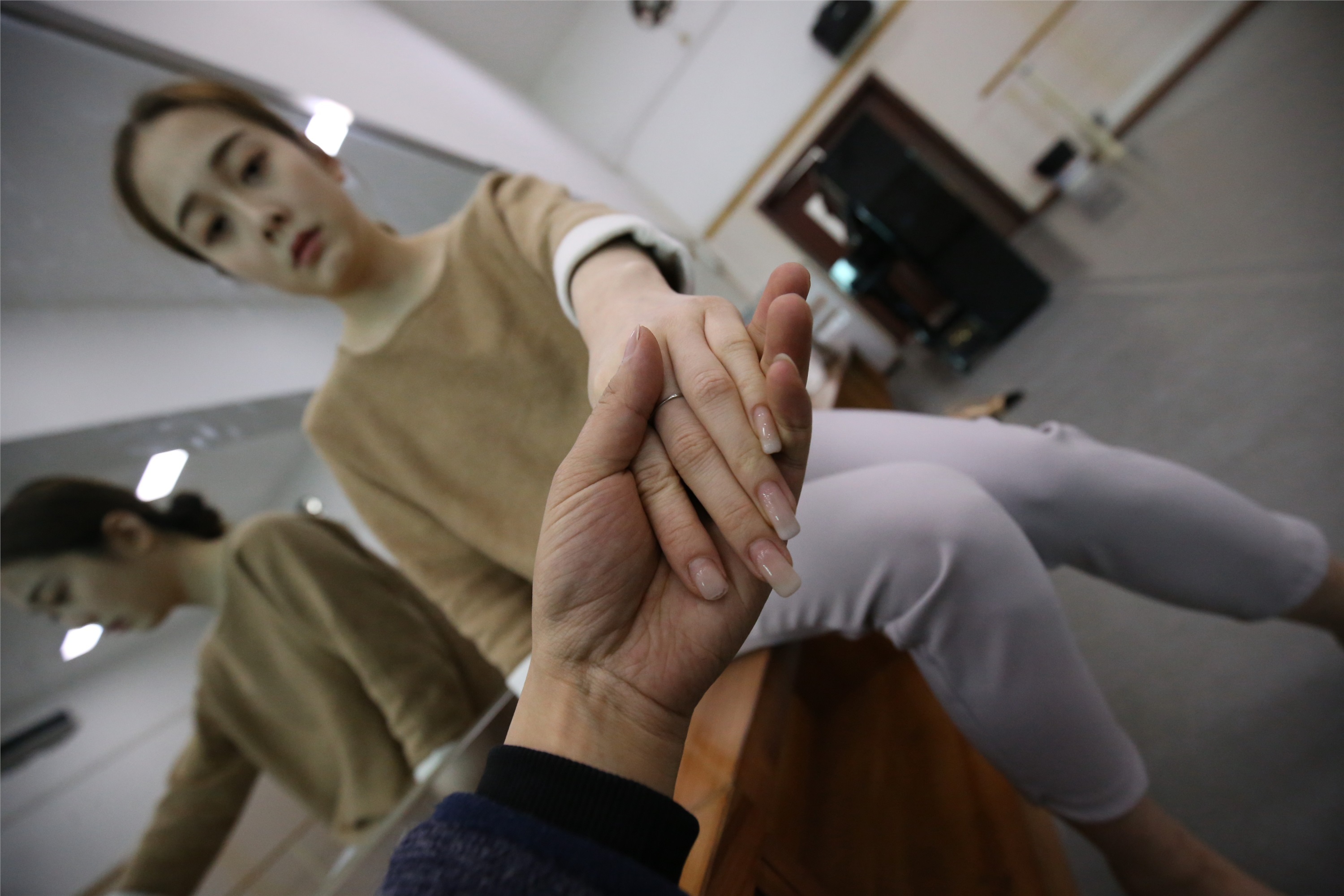 大西瓜美女图片 Z1 休闲裤少女180p