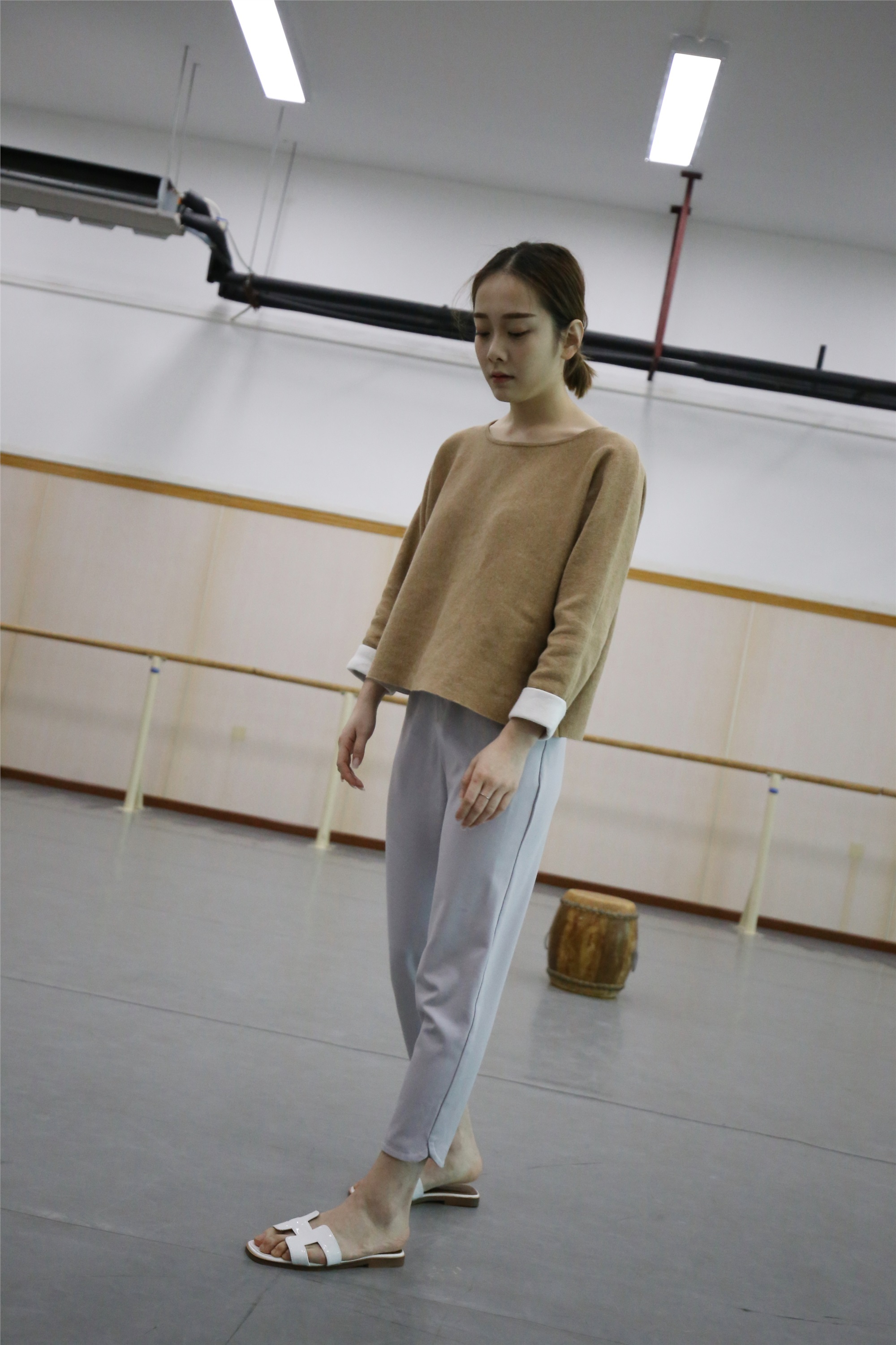 大西瓜美女图片 Z1 休闲裤少女180p