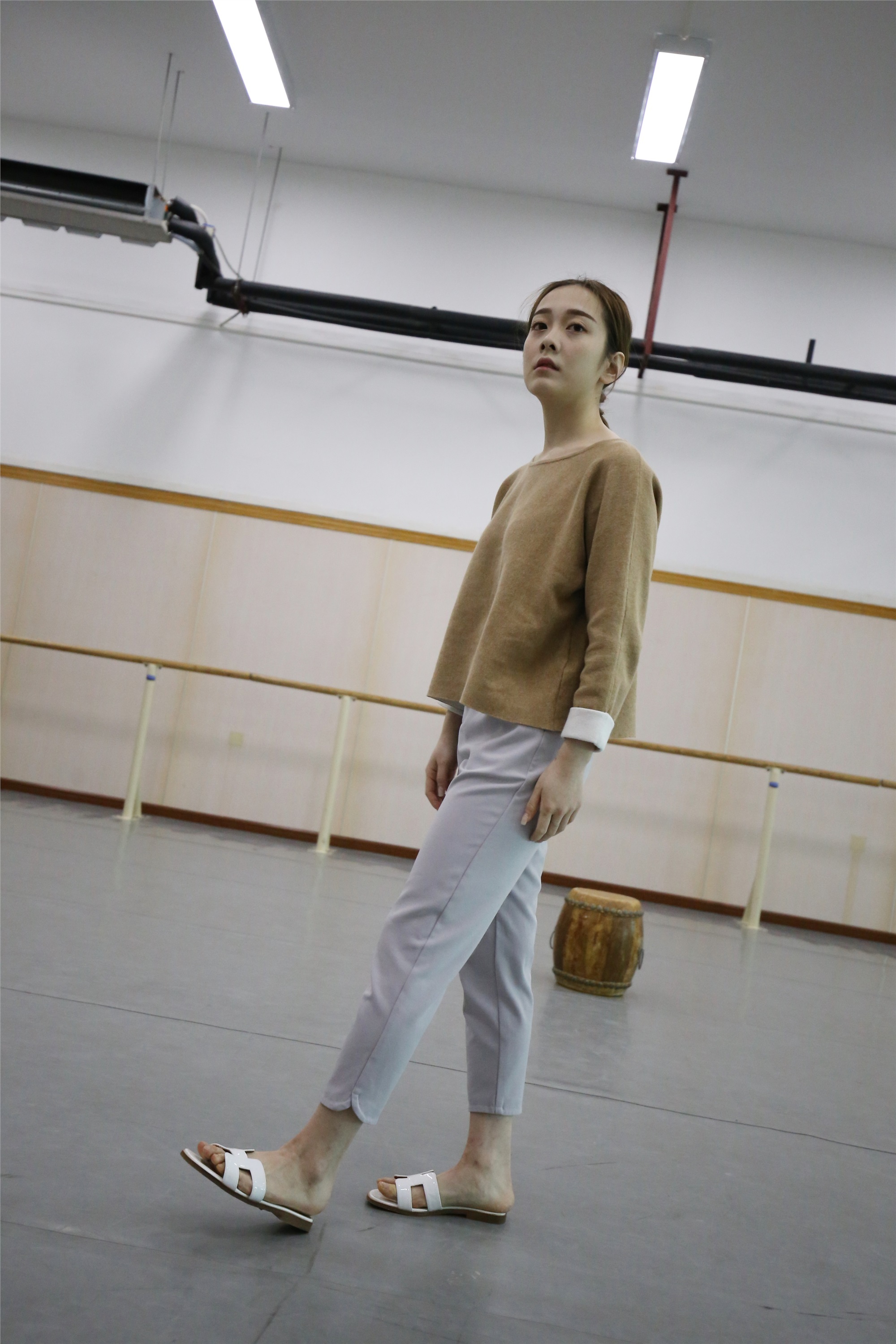 大西瓜美女图片 Z1 休闲裤少女180p