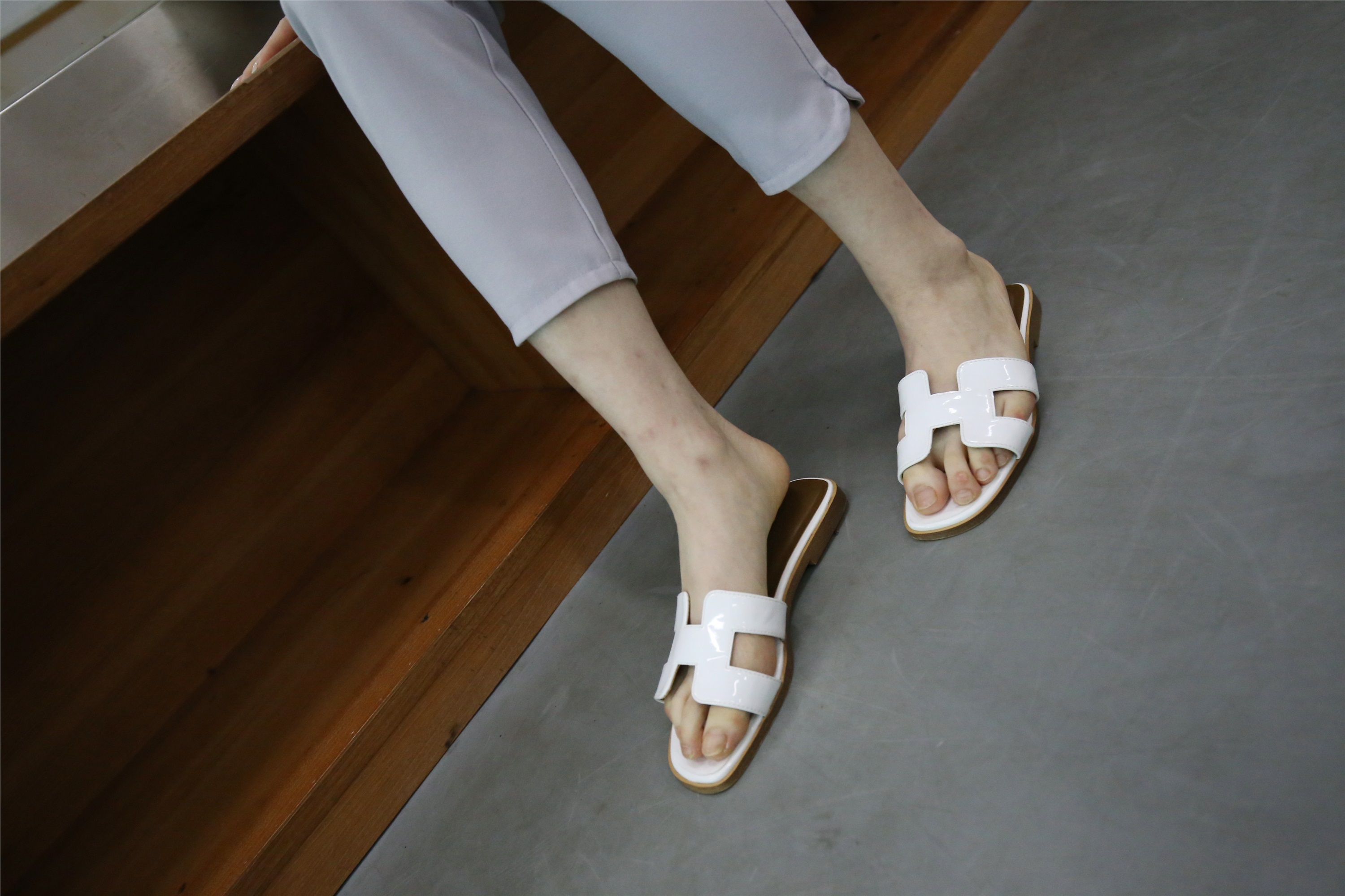 大西瓜美女图片 Z1 休闲裤少女180p