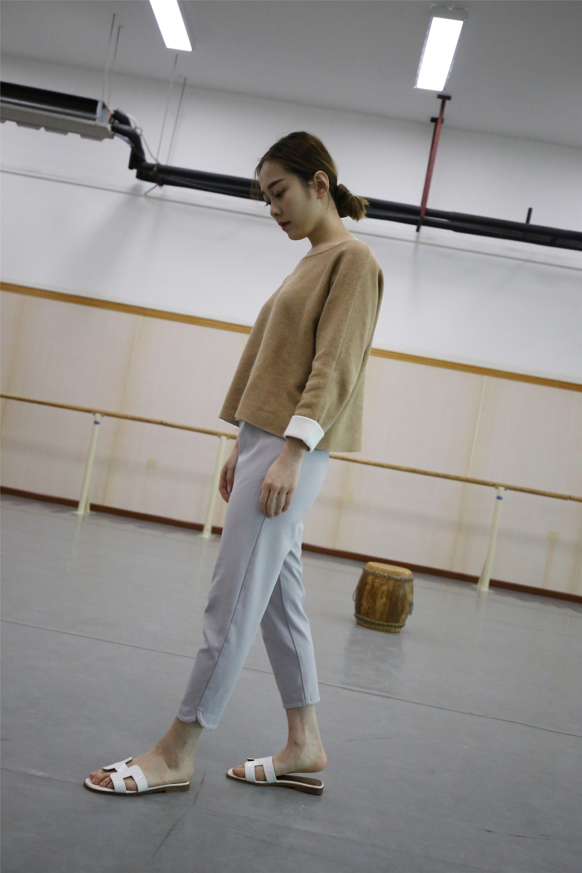 大西瓜美女图片 Z1 休闲裤少女180p