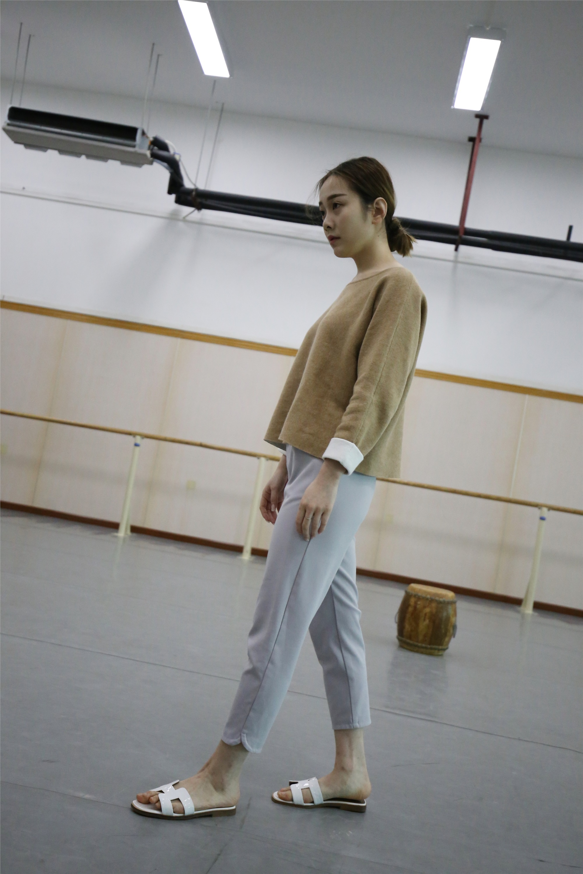 大西瓜美女图片 Z1 休闲裤少女180p