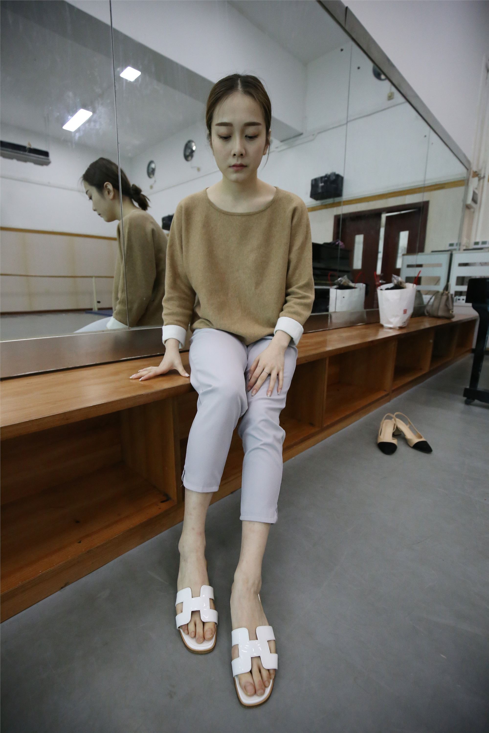 大西瓜美女图片 Z1 休闲裤少女180p