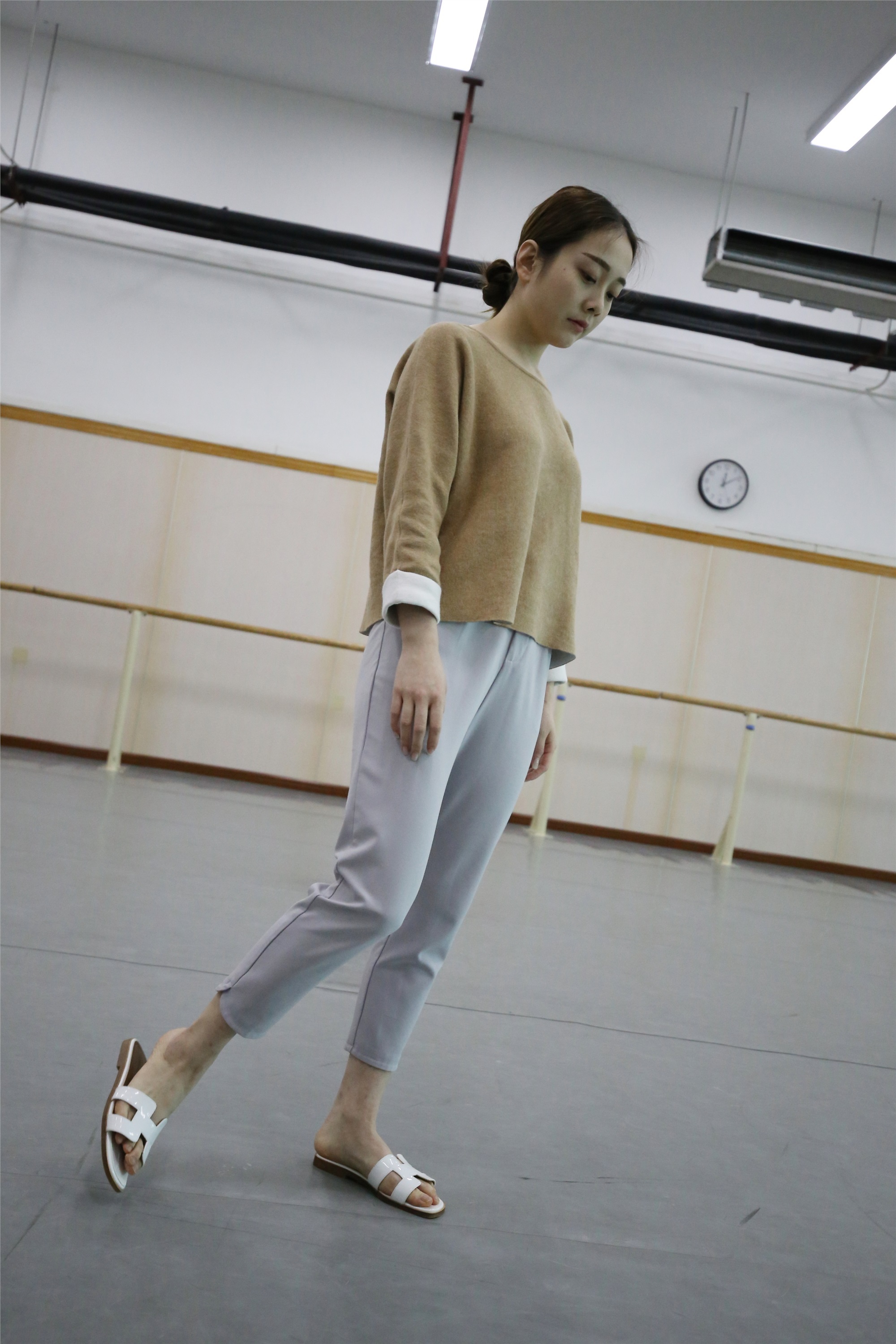 大西瓜美女图片 Z1 休闲裤少女180p