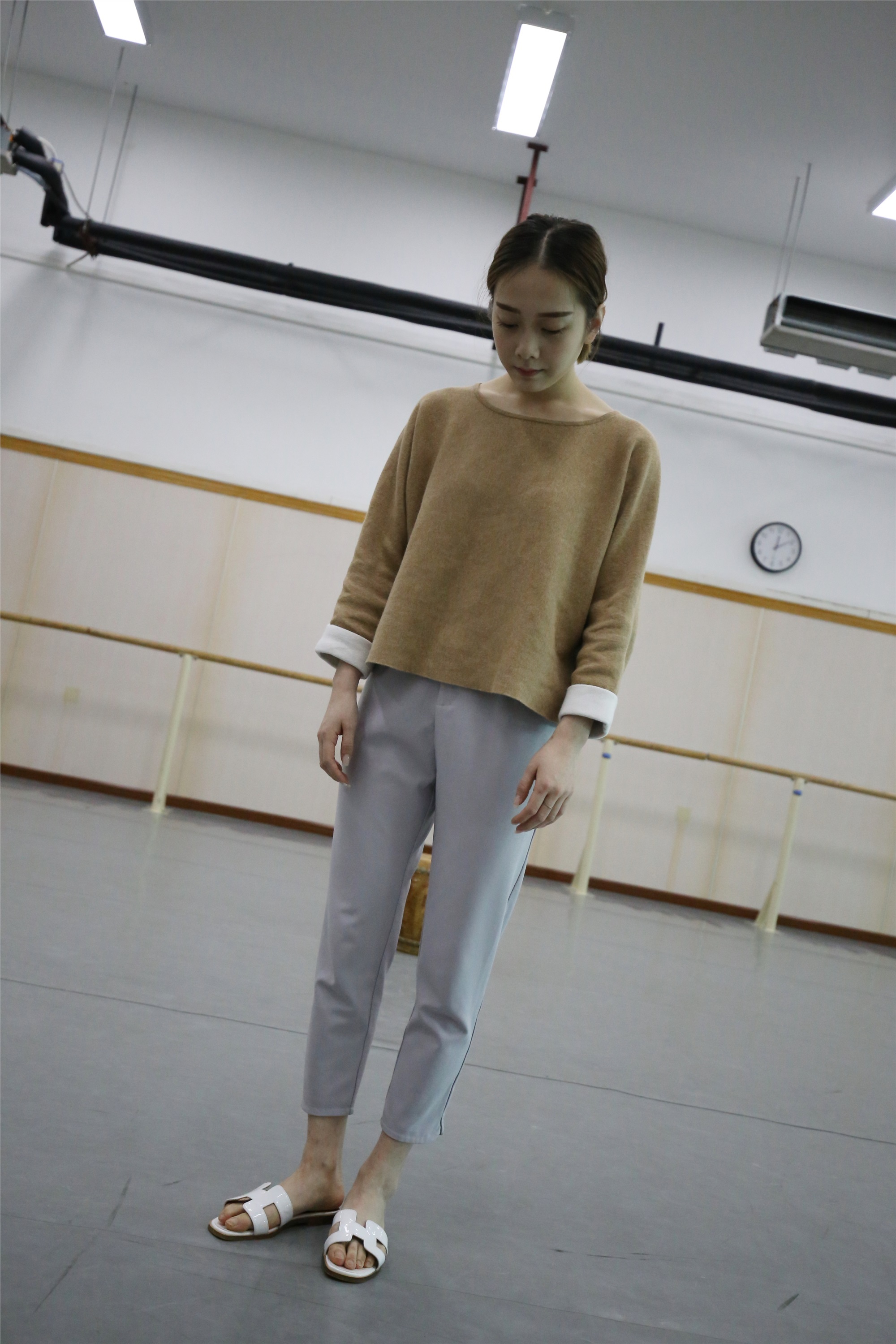 大西瓜美女图片 Z1 休闲裤少女180p