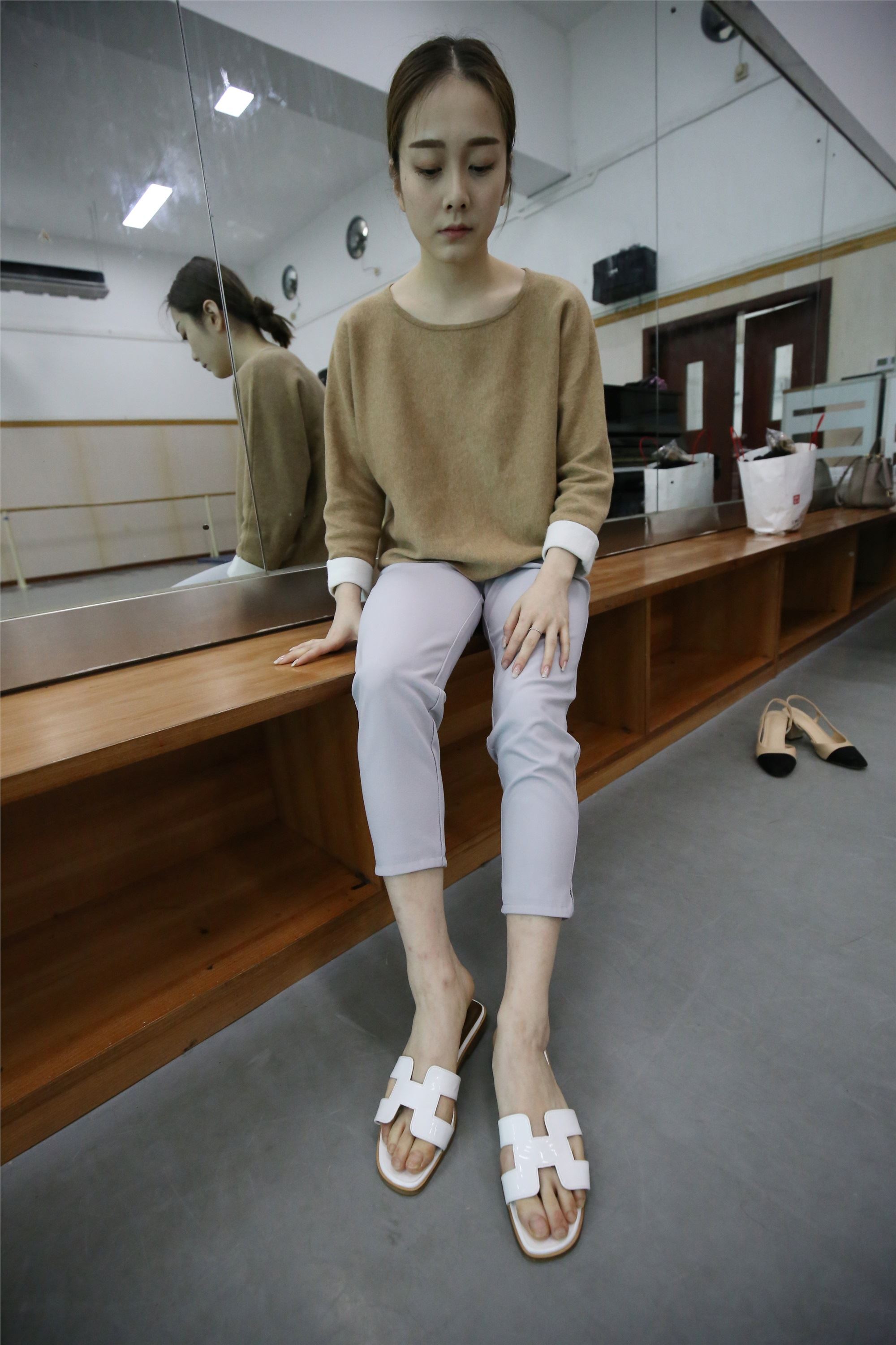 大西瓜美女图片 Z1 休闲裤少女180p