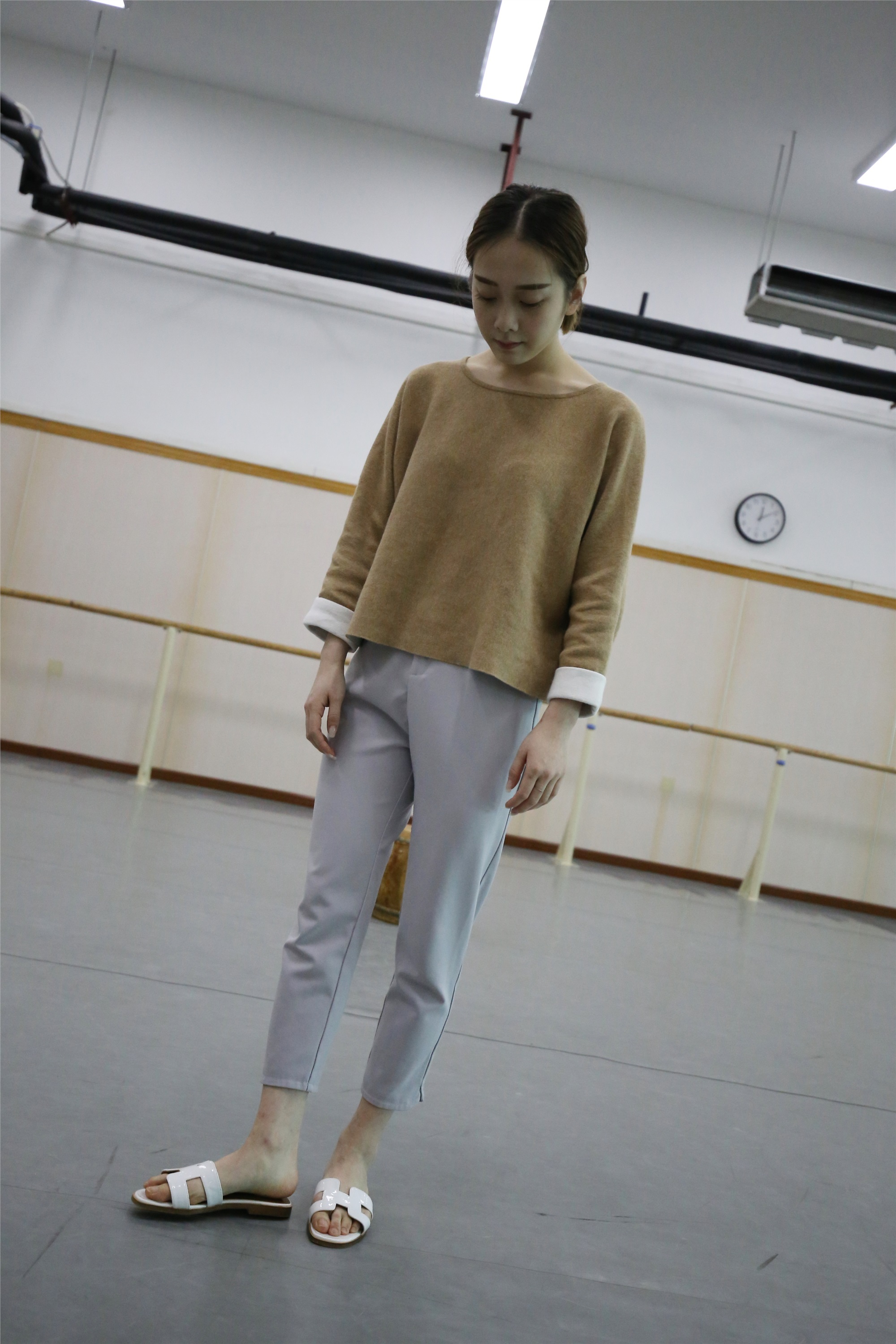 大西瓜美女图片 Z1 休闲裤少女180p