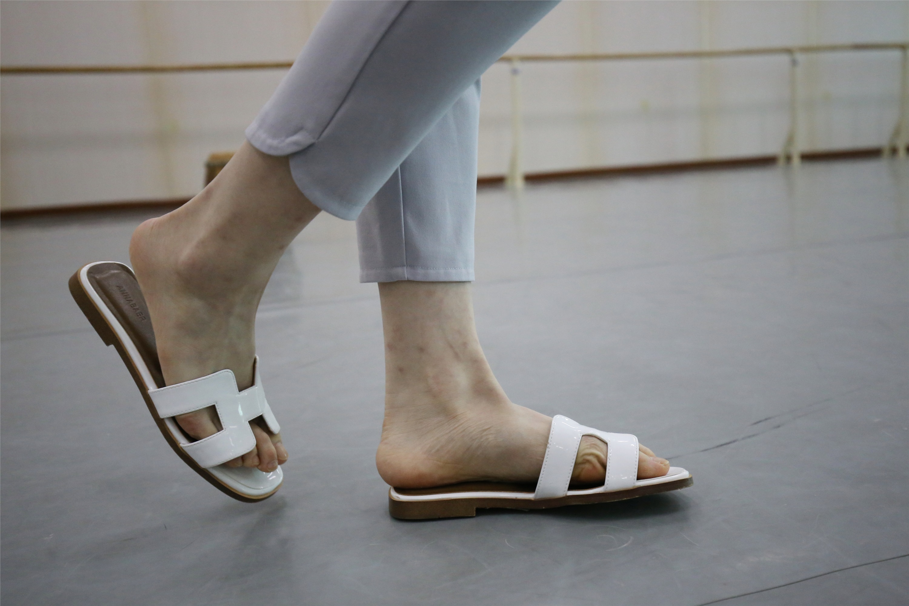 大西瓜美女图片 Z1 休闲裤少女180p