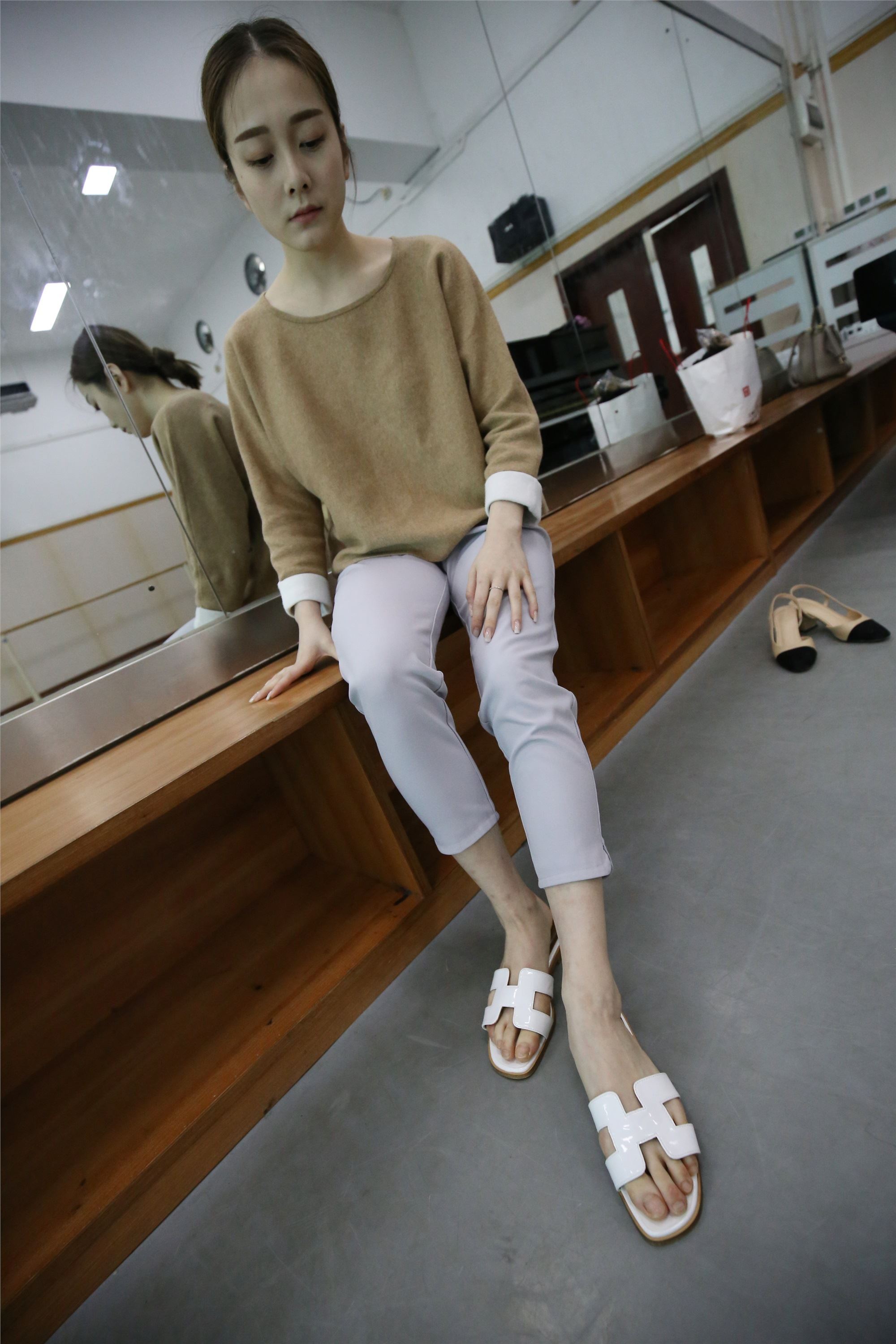 大西瓜美女图片 Z1 休闲裤少女180p