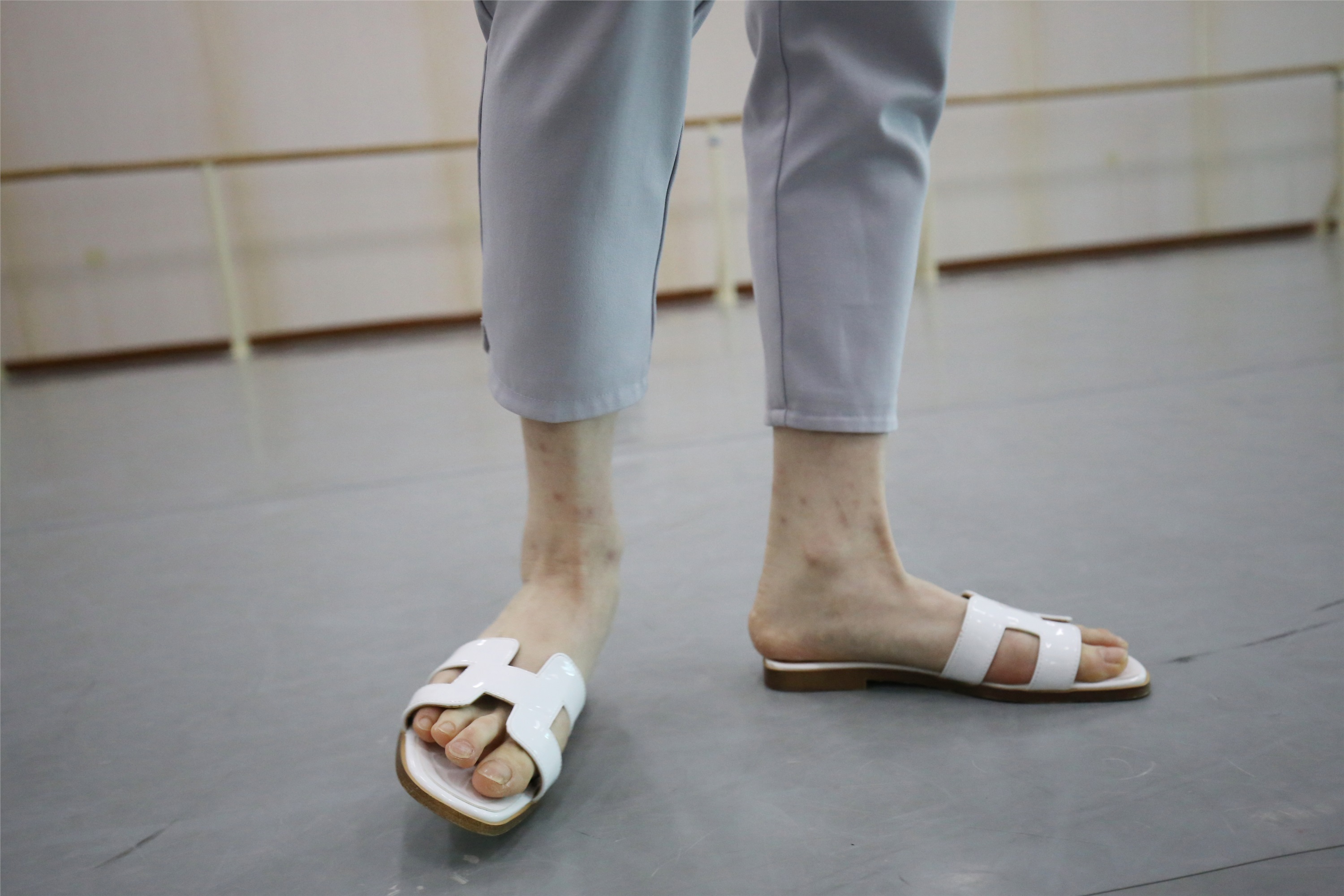 大西瓜美女图片 Z1 休闲裤少女180p