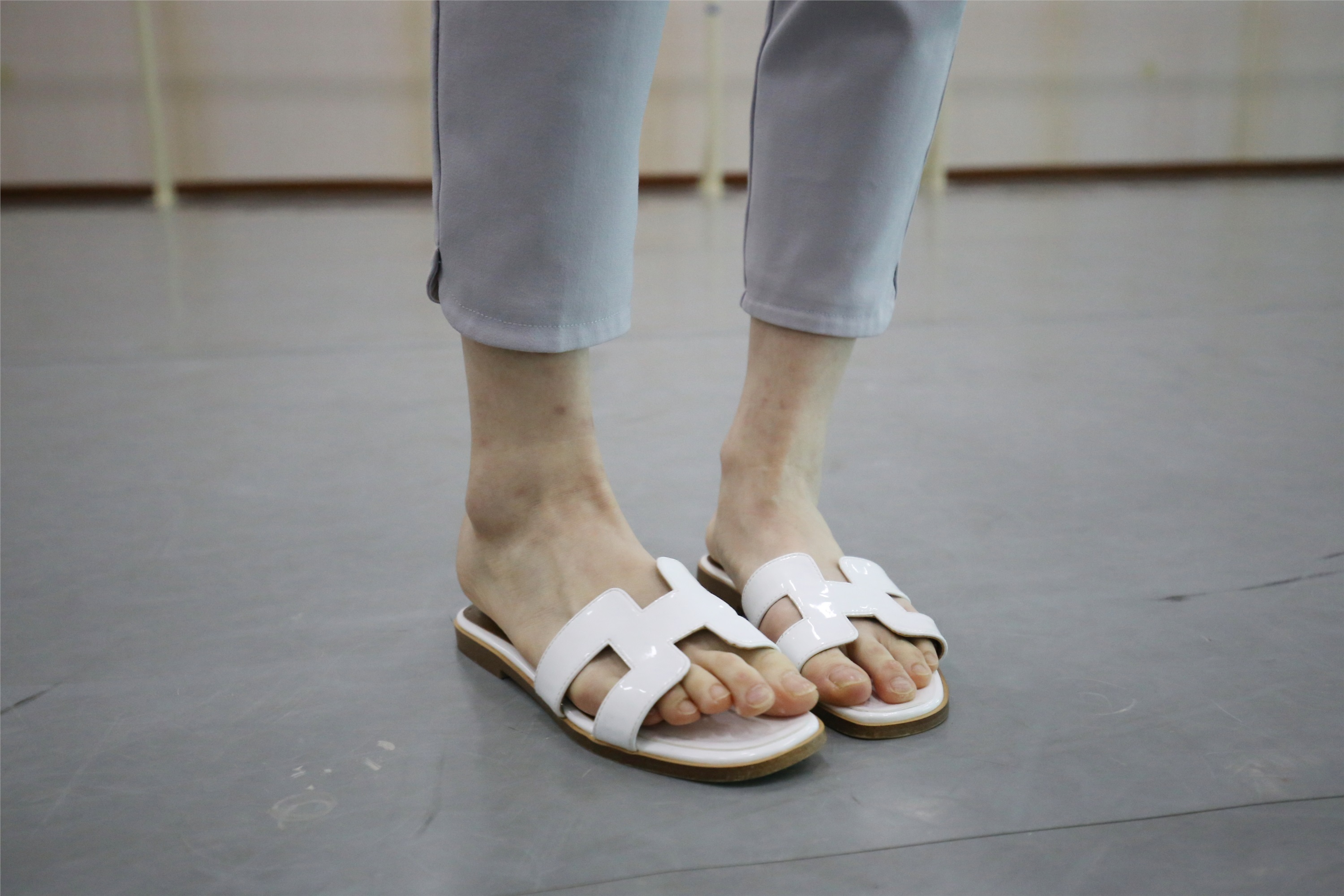 大西瓜美女图片 Z1 休闲裤少女180p