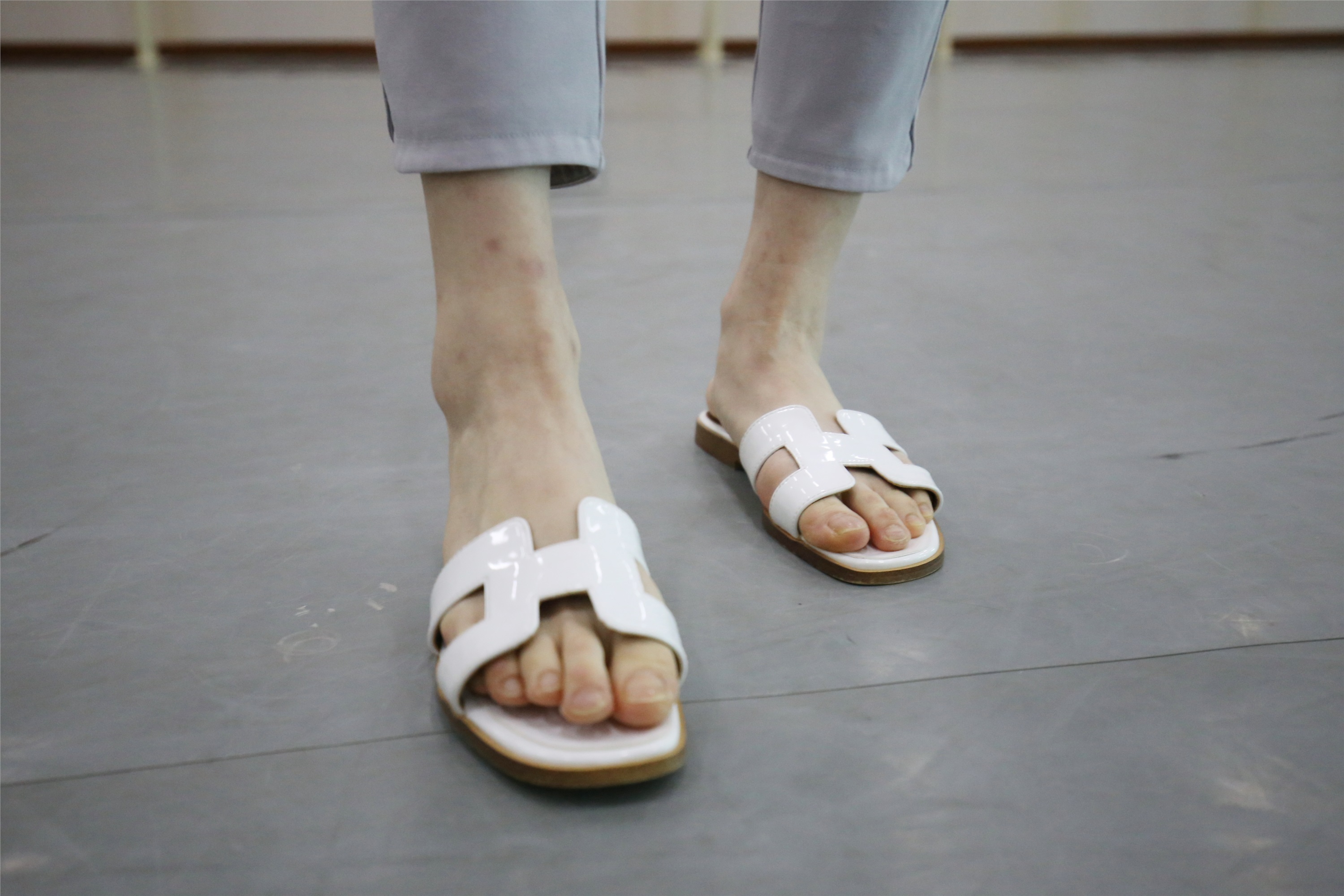 大西瓜美女图片 Z1 休闲裤少女180p