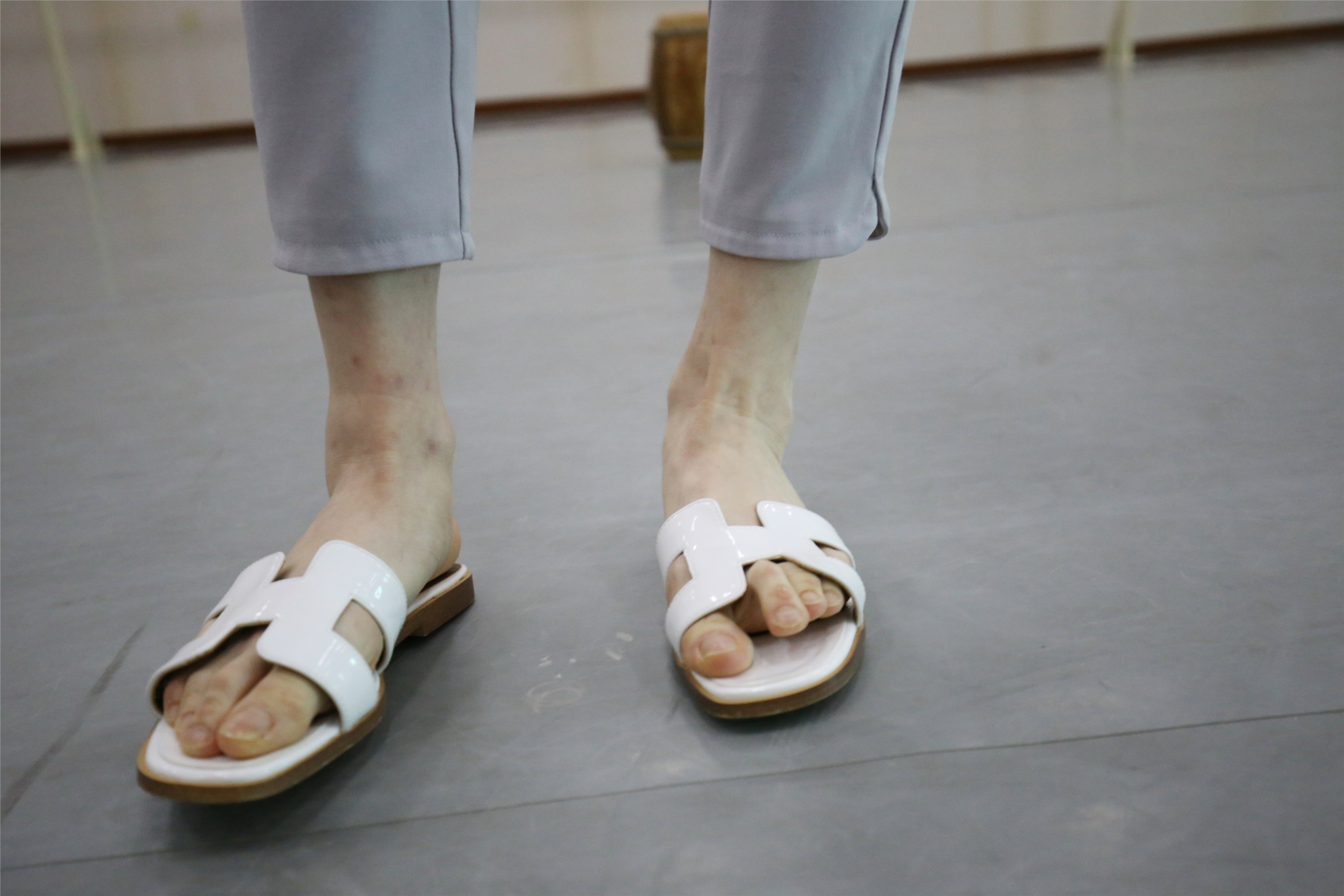 大西瓜美女图片 Z1 休闲裤少女180p