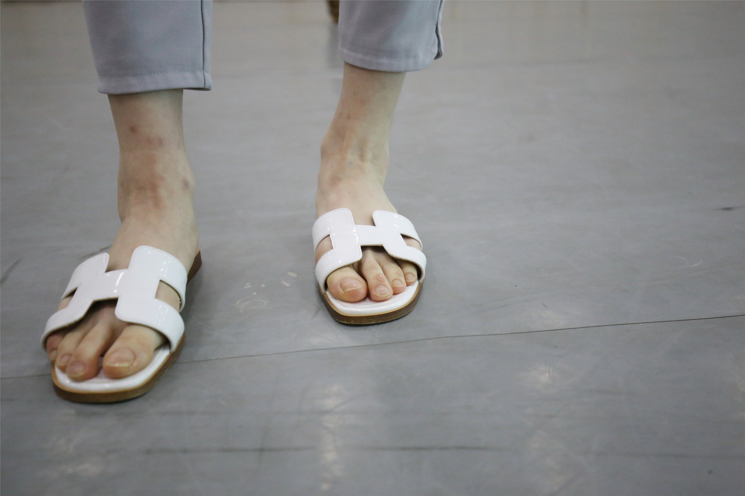 大西瓜美女图片 Z1 休闲裤少女180p