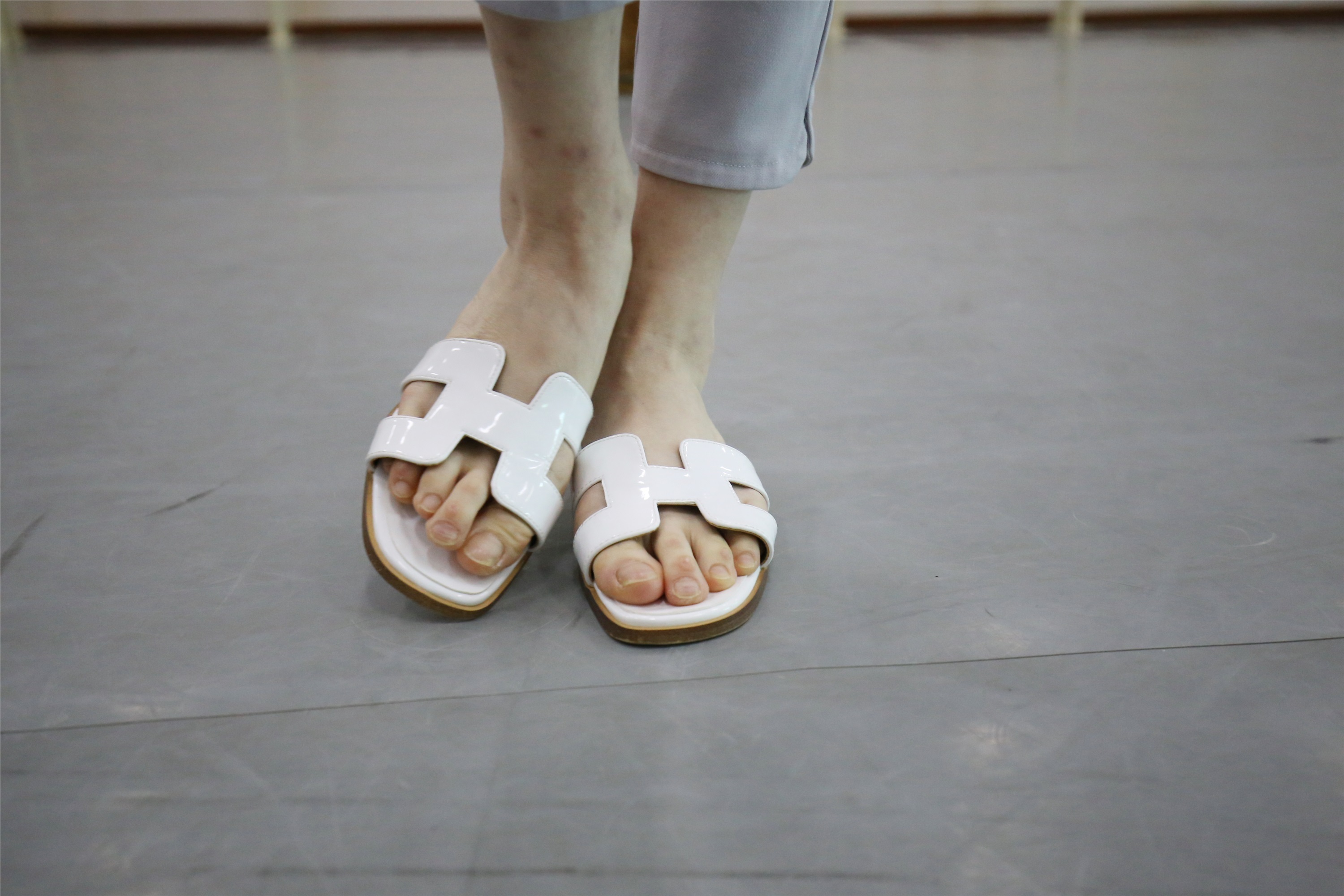 大西瓜美女图片 Z1 休闲裤少女180p