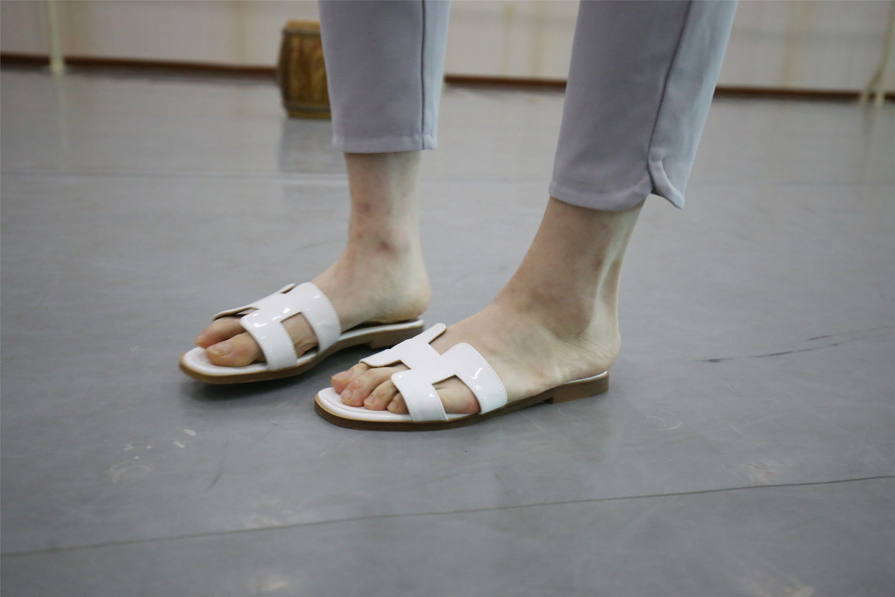 大西瓜美女图片 Z1 休闲裤少女180p