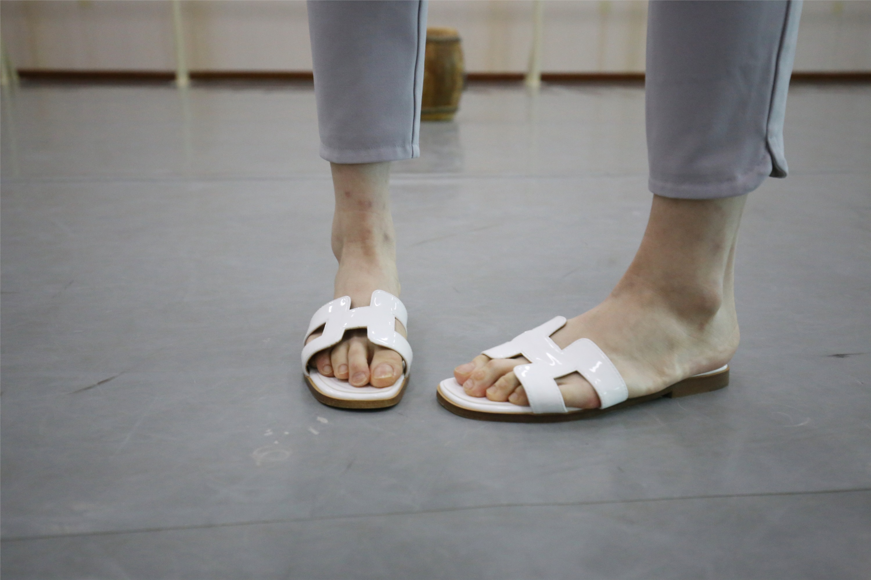 大西瓜美女图片 Z1 休闲裤少女180p