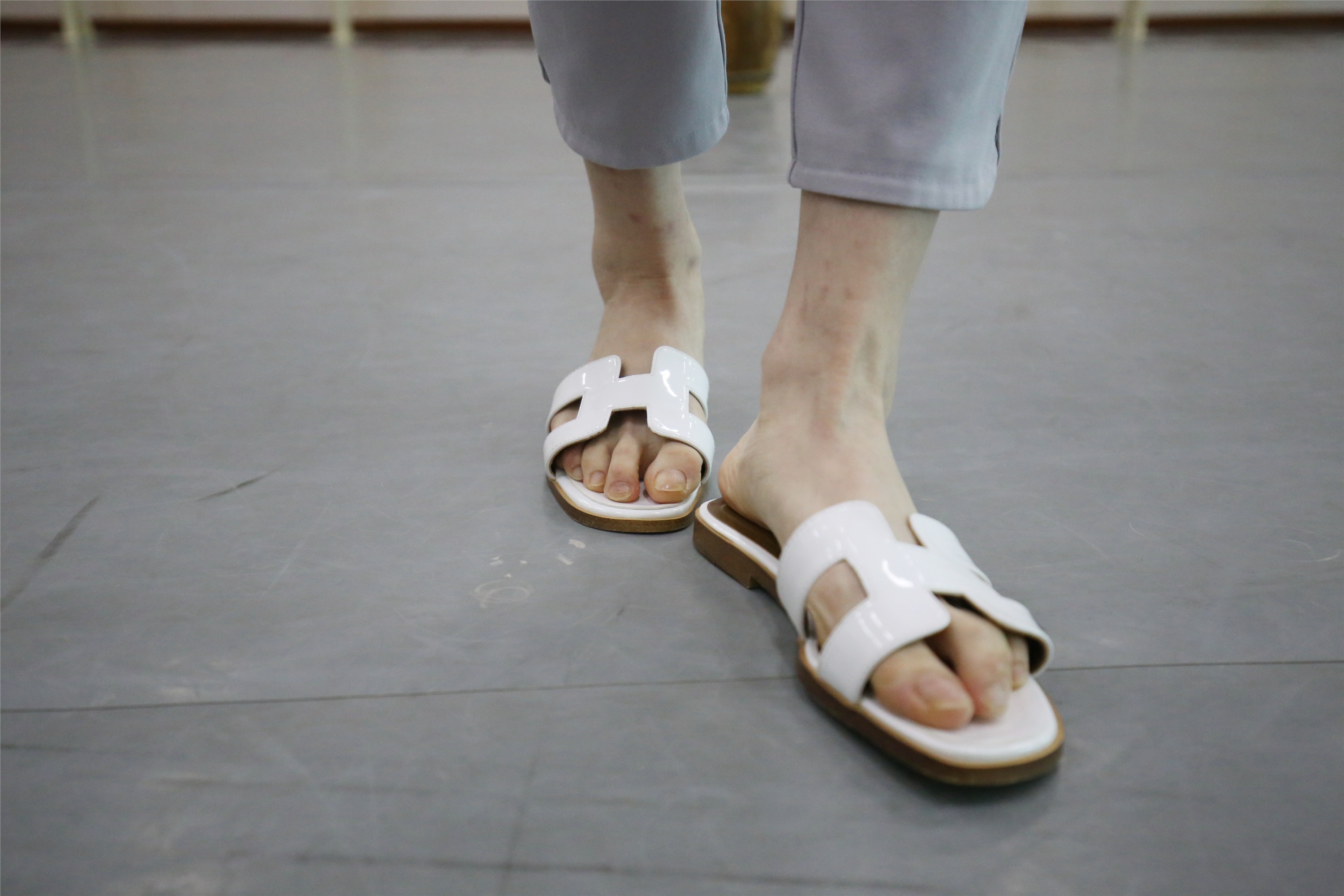 大西瓜美女图片 Z1 休闲裤少女180p