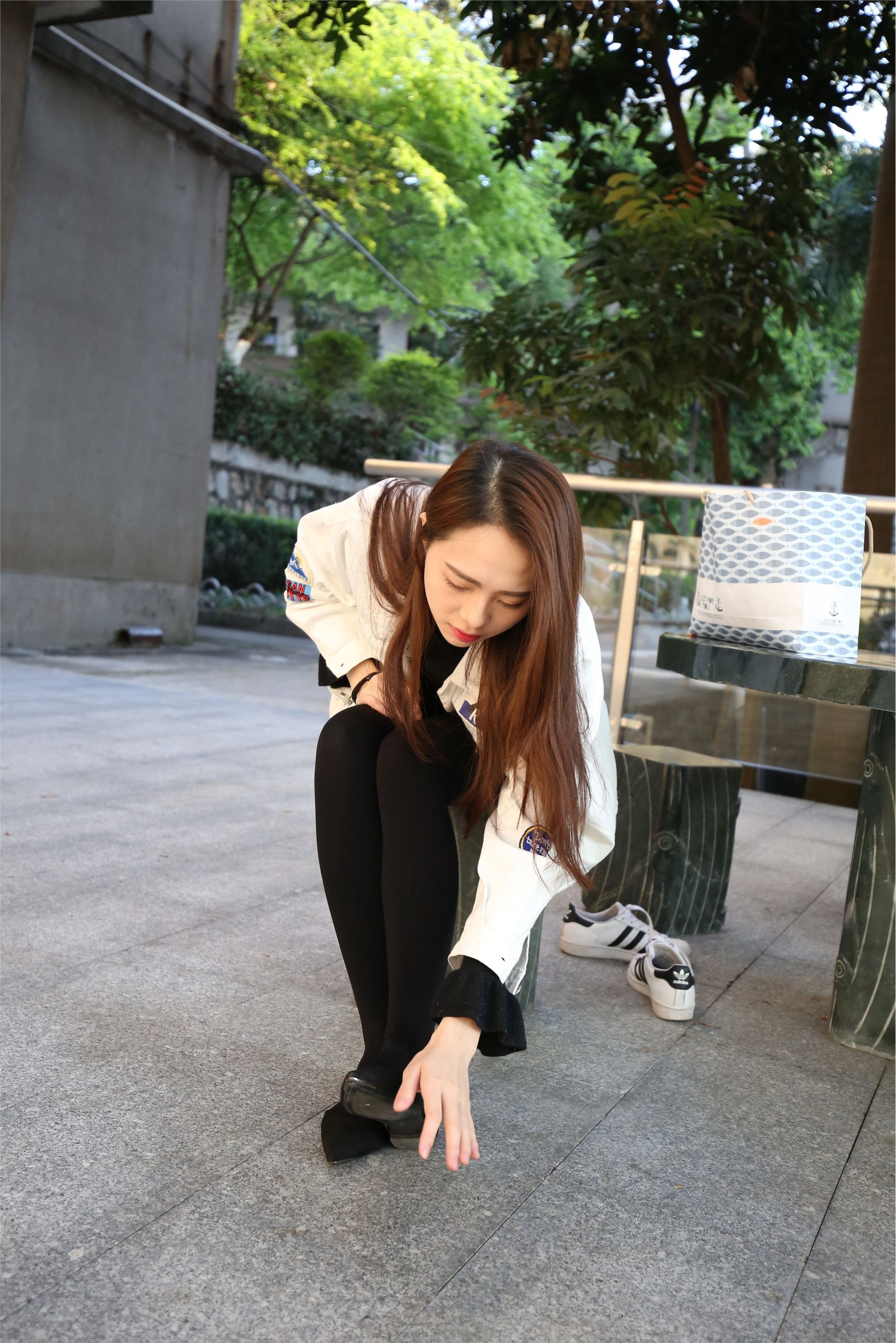 大西瓜美女图片 Z2-1 衬黑厚丝600p1