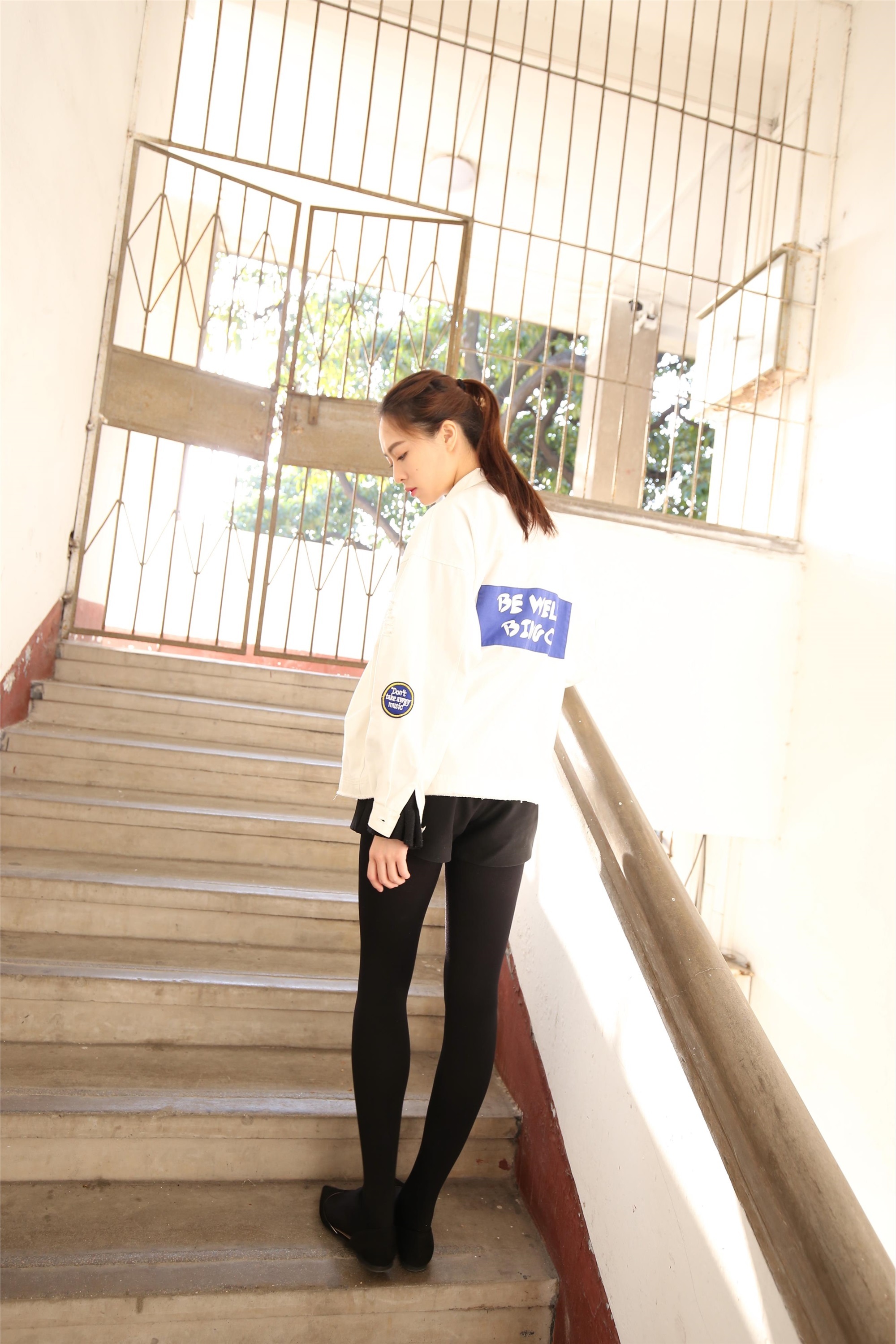 大西瓜美女图片 Z2-1 衬黑厚丝600p2