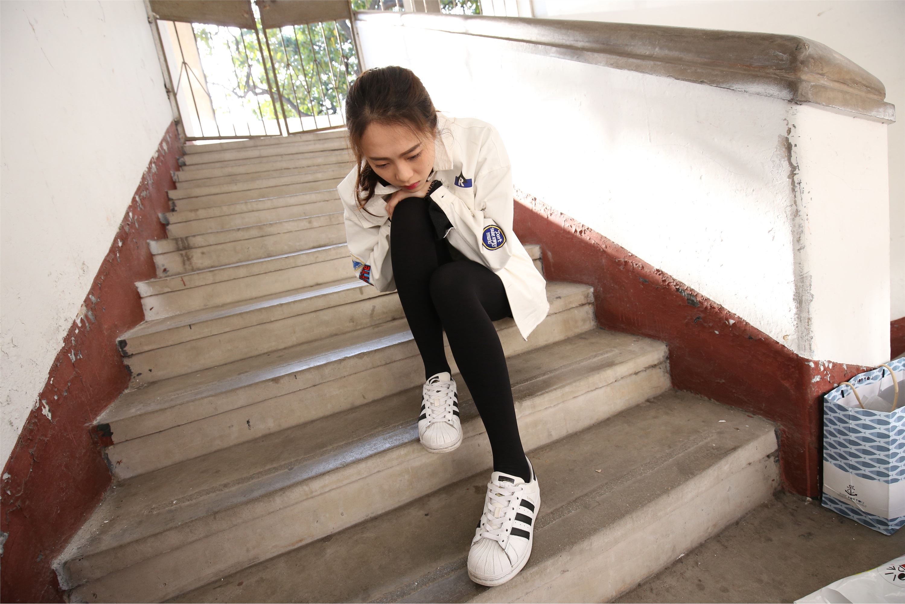 大西瓜美女图片 Z2-1 衬黑厚丝600p4