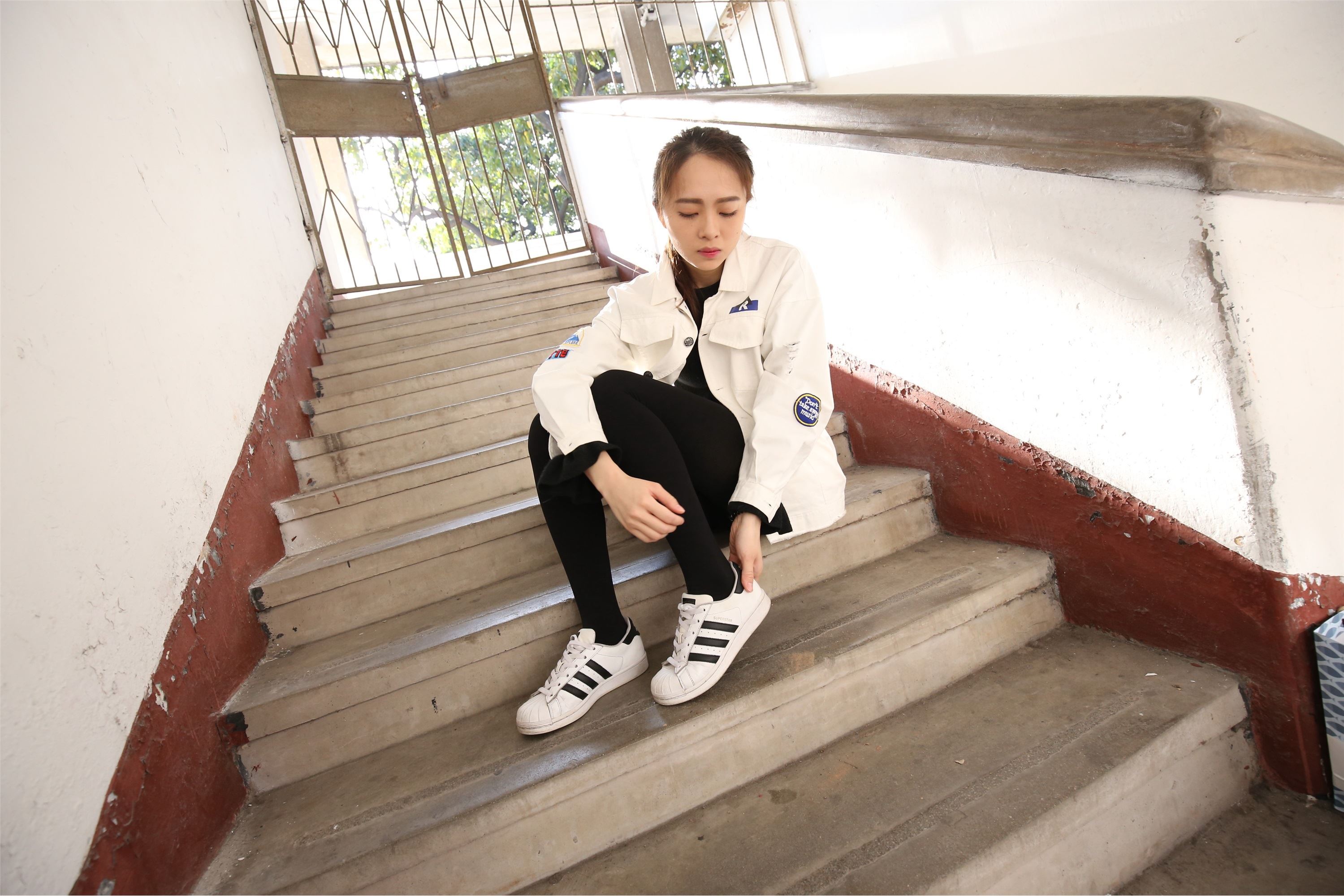 大西瓜美女图片 Z2-1 衬黑厚丝600p4