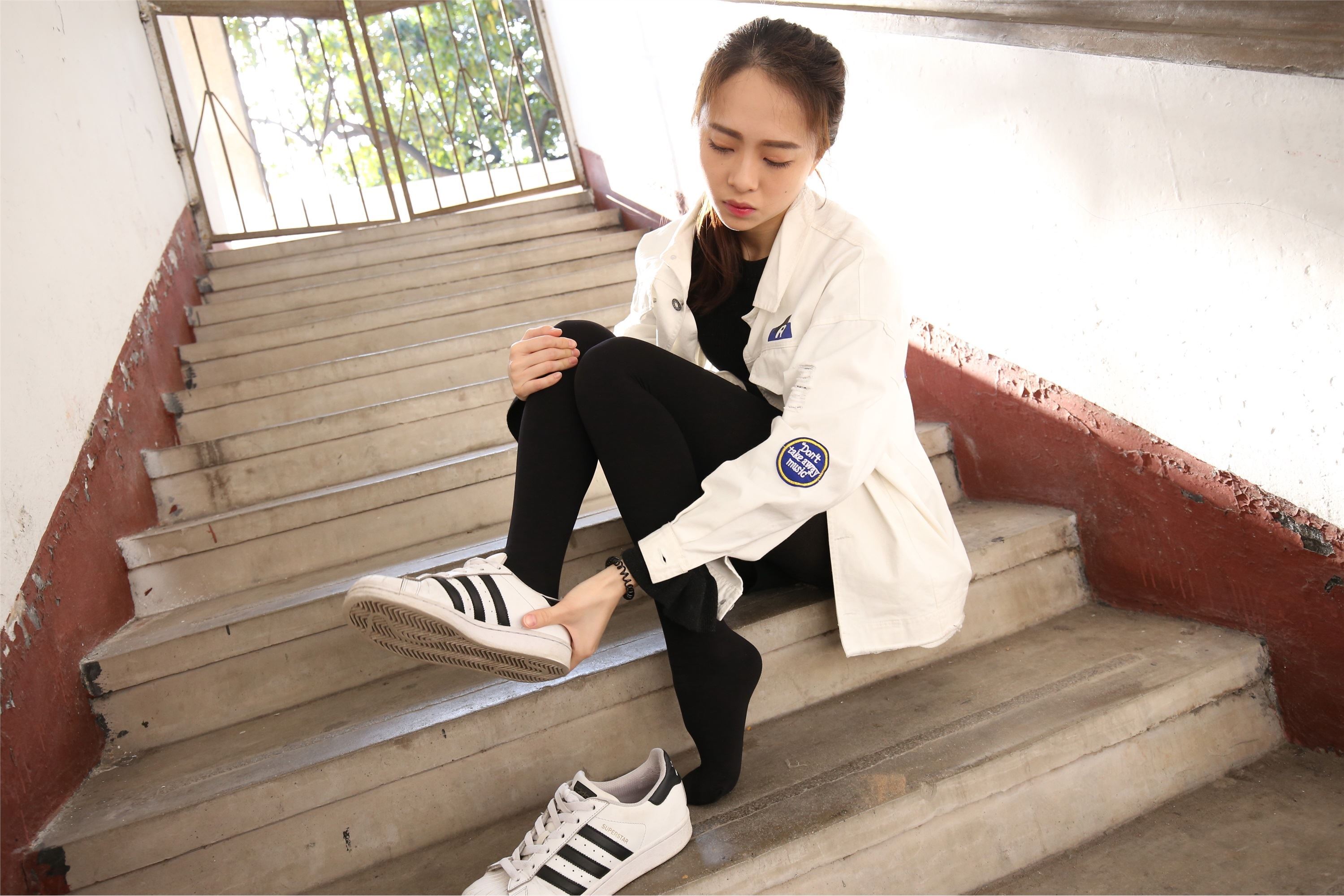 大西瓜美女图片 Z2-1 衬黑厚丝600p4