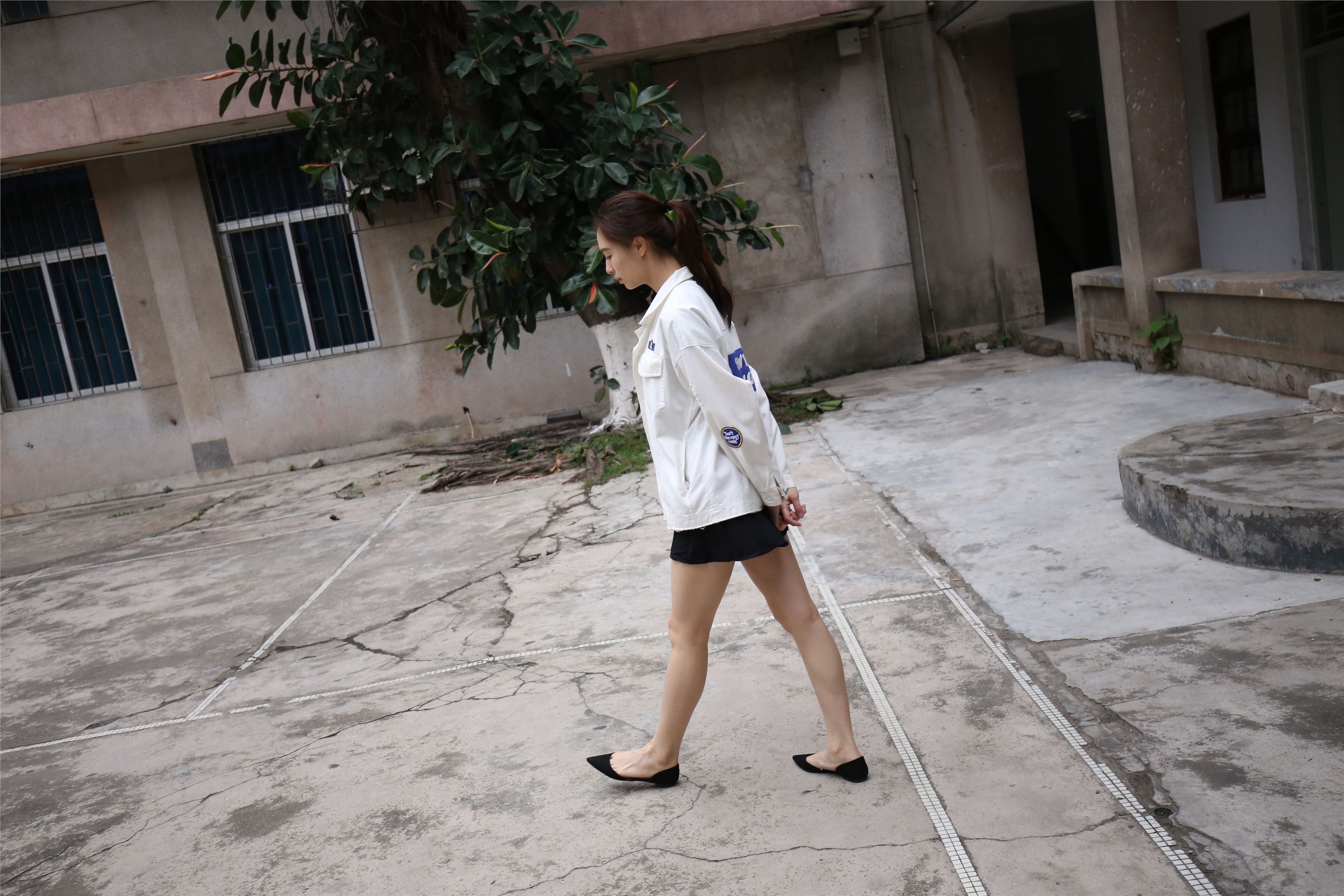 大西瓜美女图片 Z2-3 衫裸足561p1