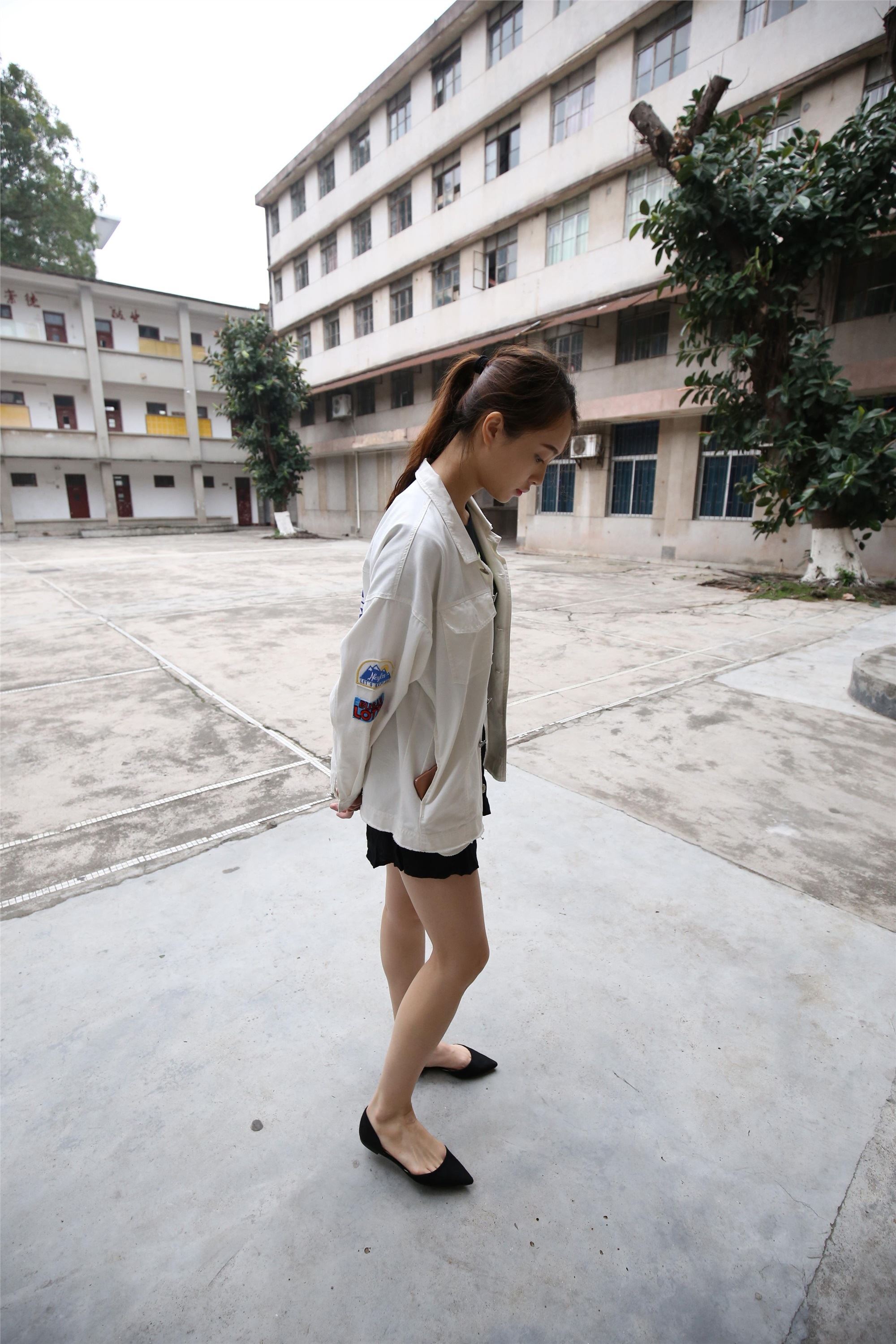 大西瓜美女图片 Z2-3 衫裸足561p1