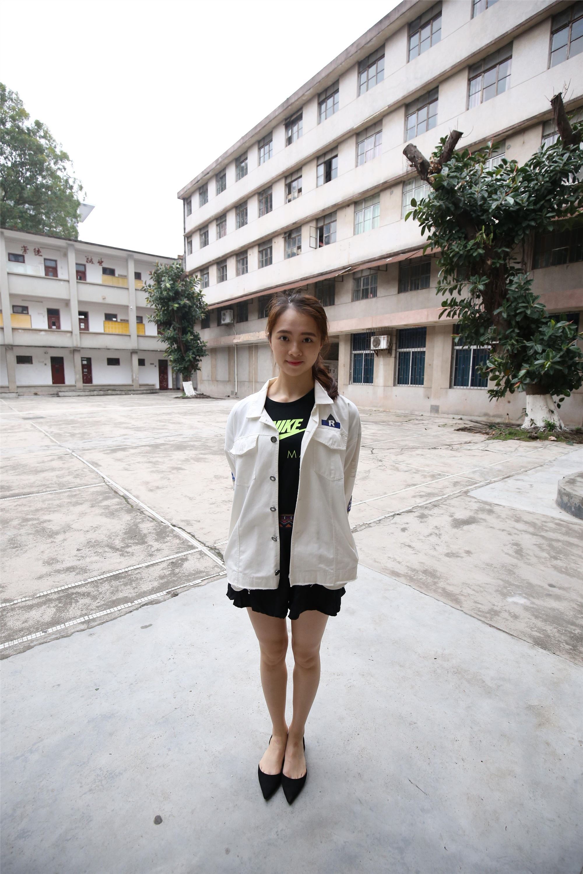 大西瓜美女图片 Z2-3 衫裸足561p1