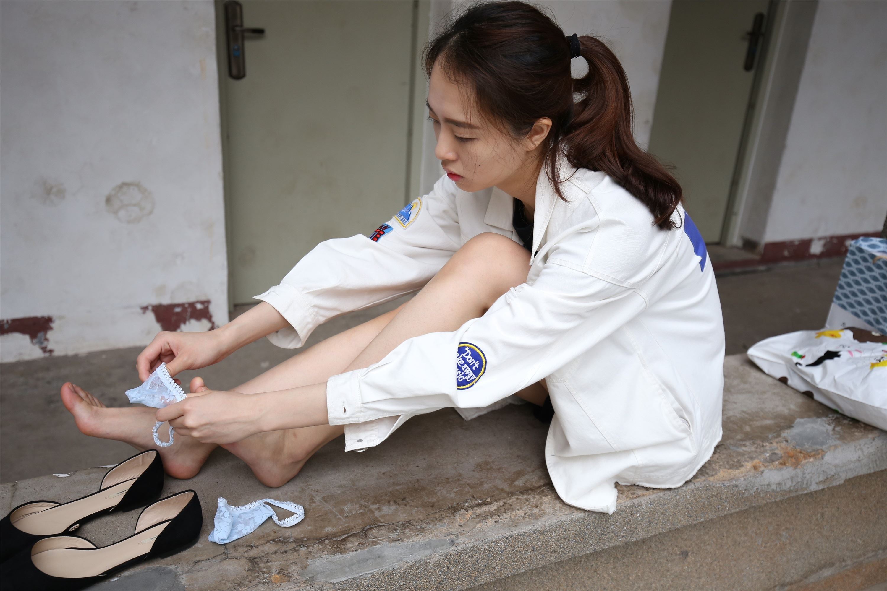 大西瓜美女图片 Z2-3 衫裸足561p1