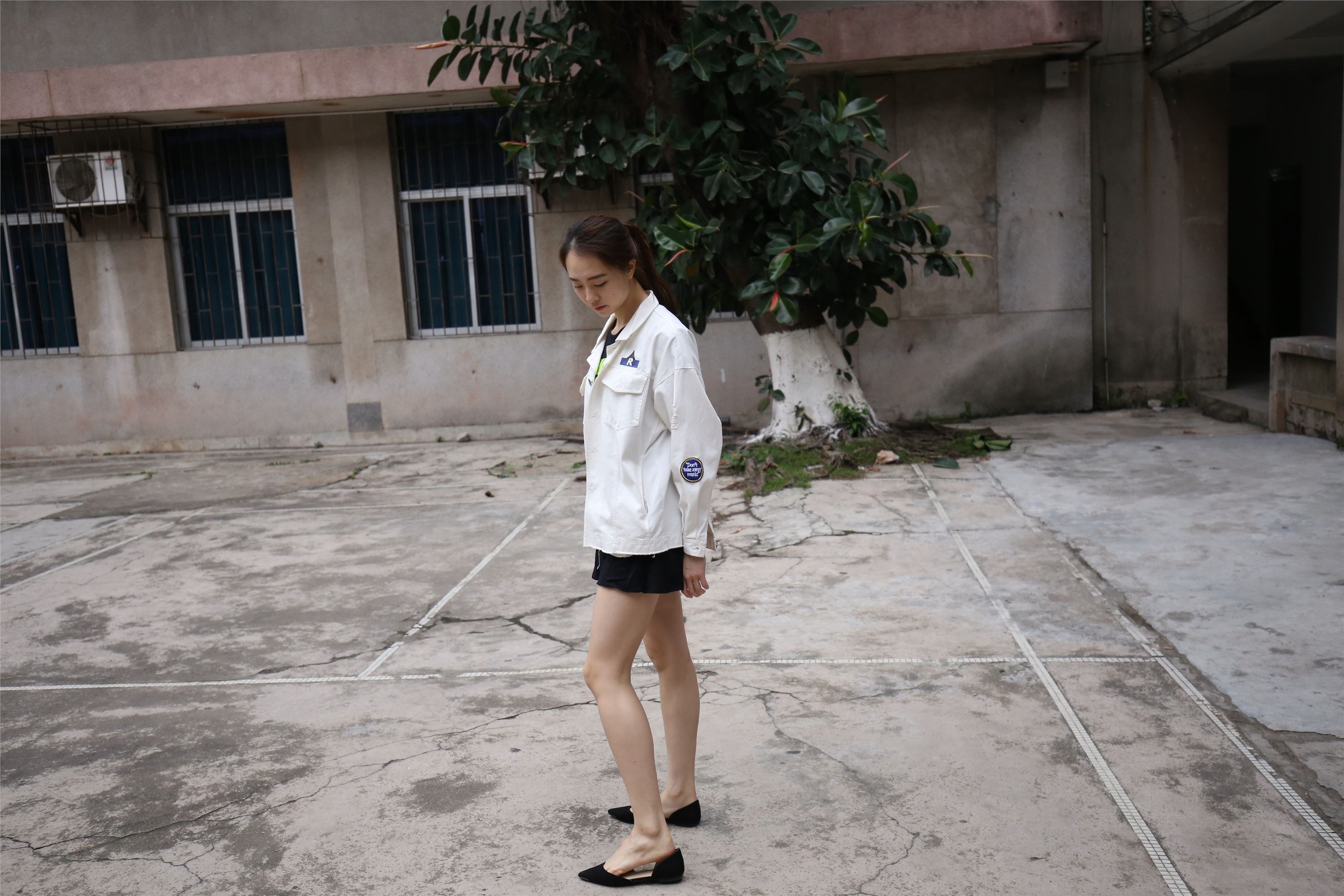 大西瓜美女图片 Z2-3 衫裸足561p1