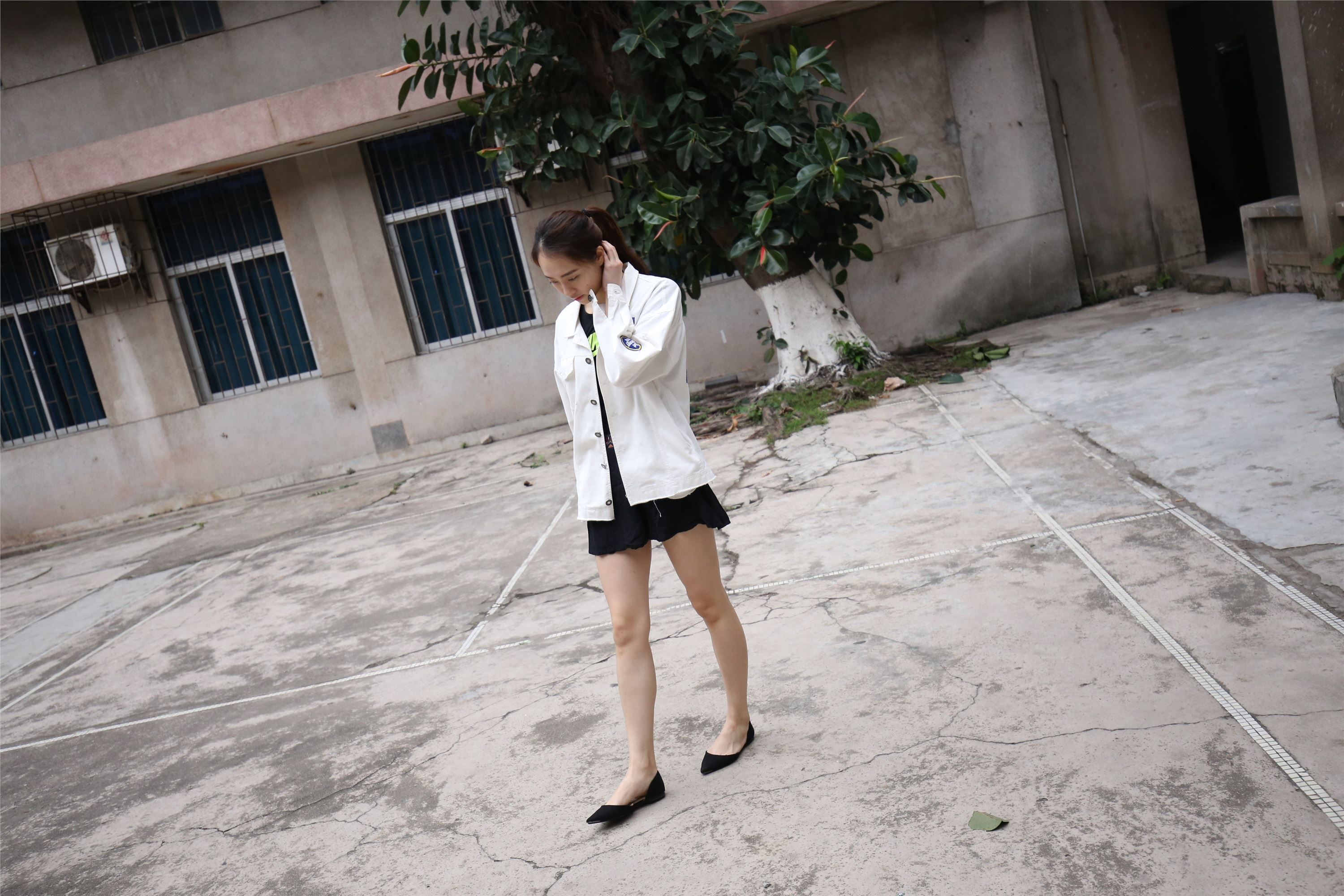 大西瓜美女图片 Z2-3 衫裸足561p1